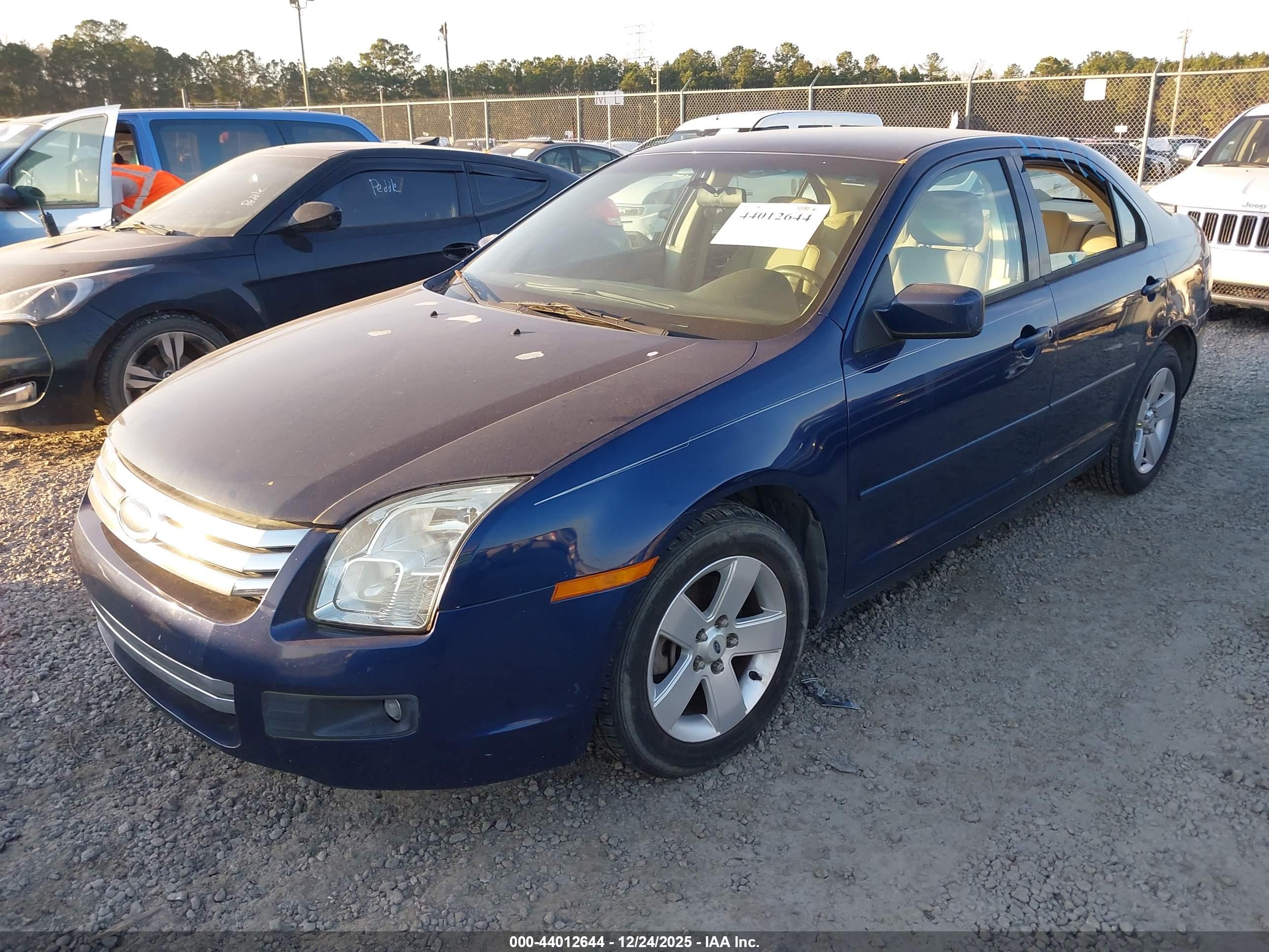 FORD FUSION image 2