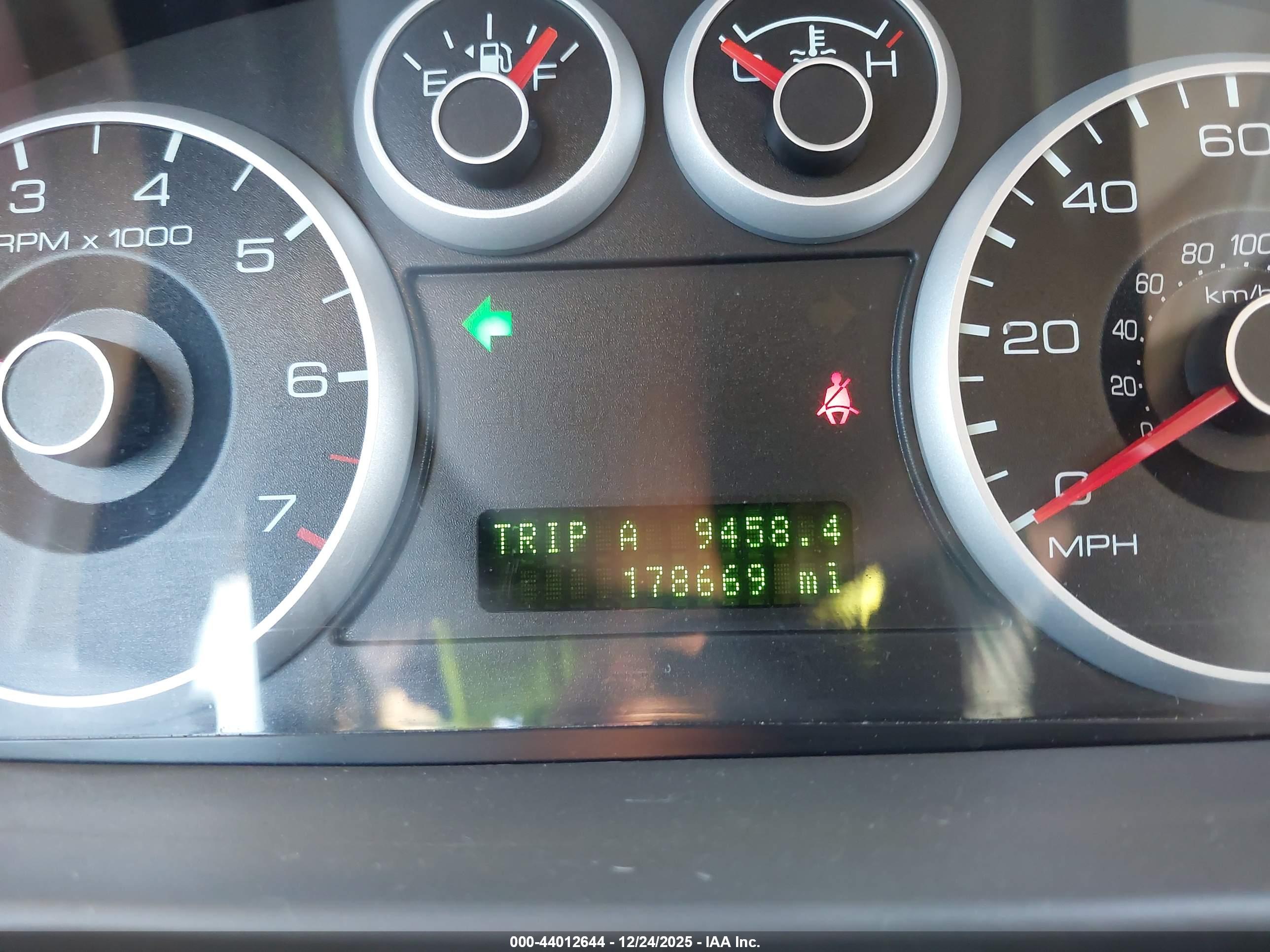 FORD FUSION image 7