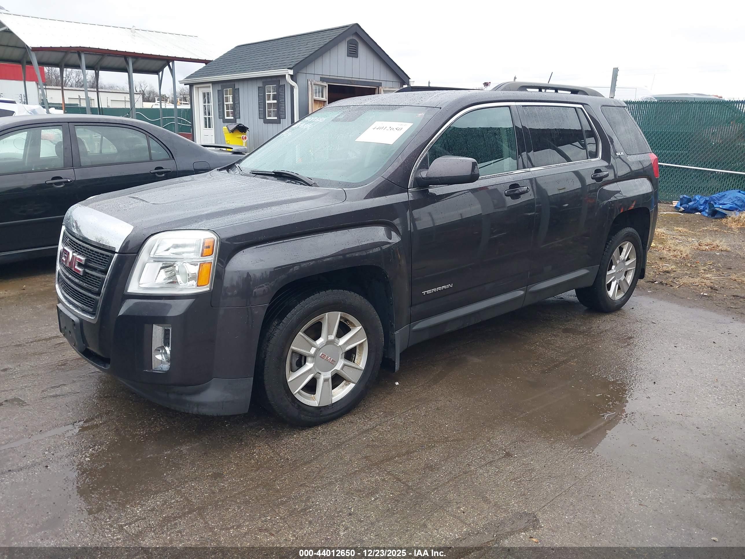 GMC TERRAIN image 2