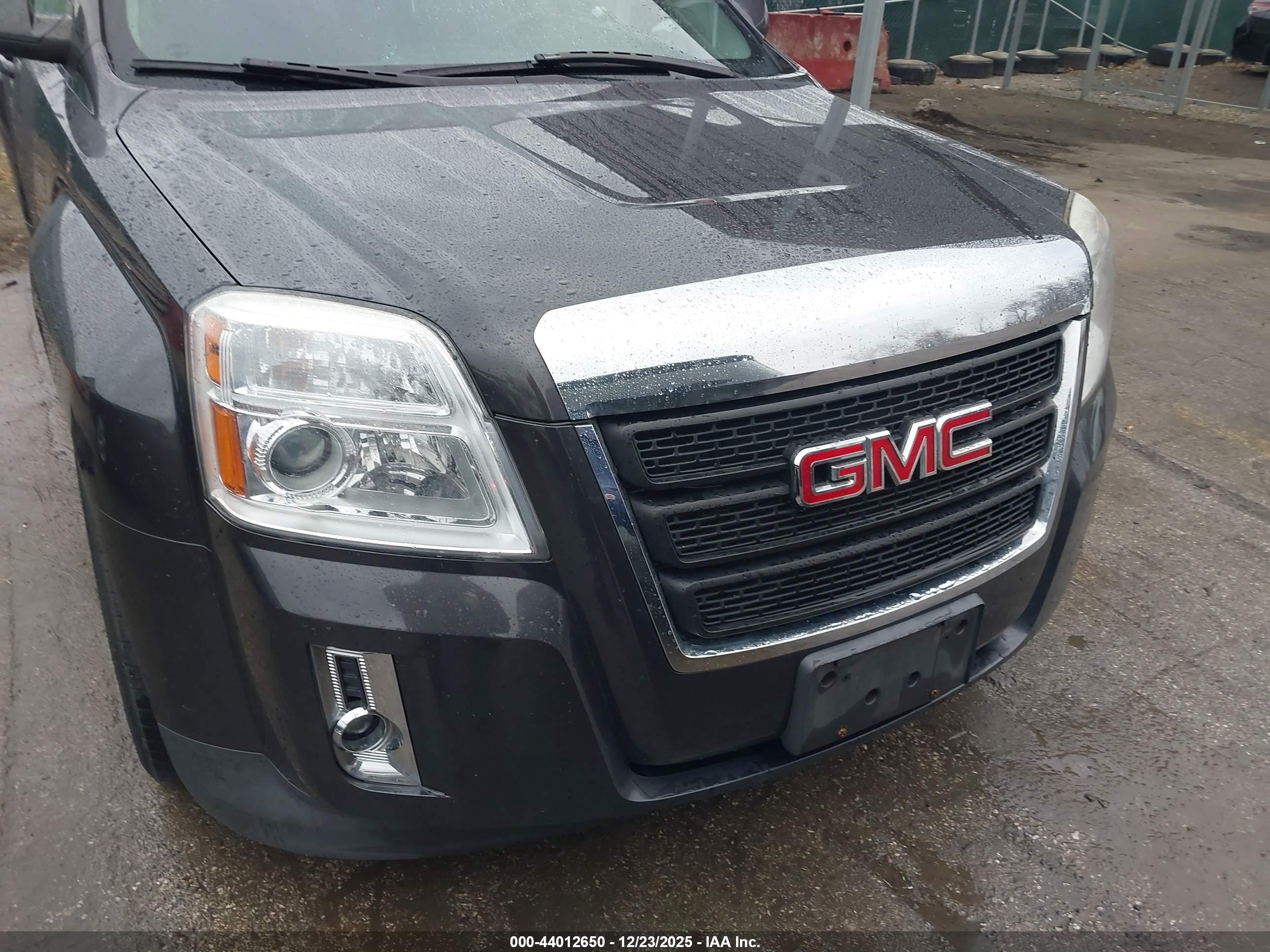 GMC TERRAIN image 6