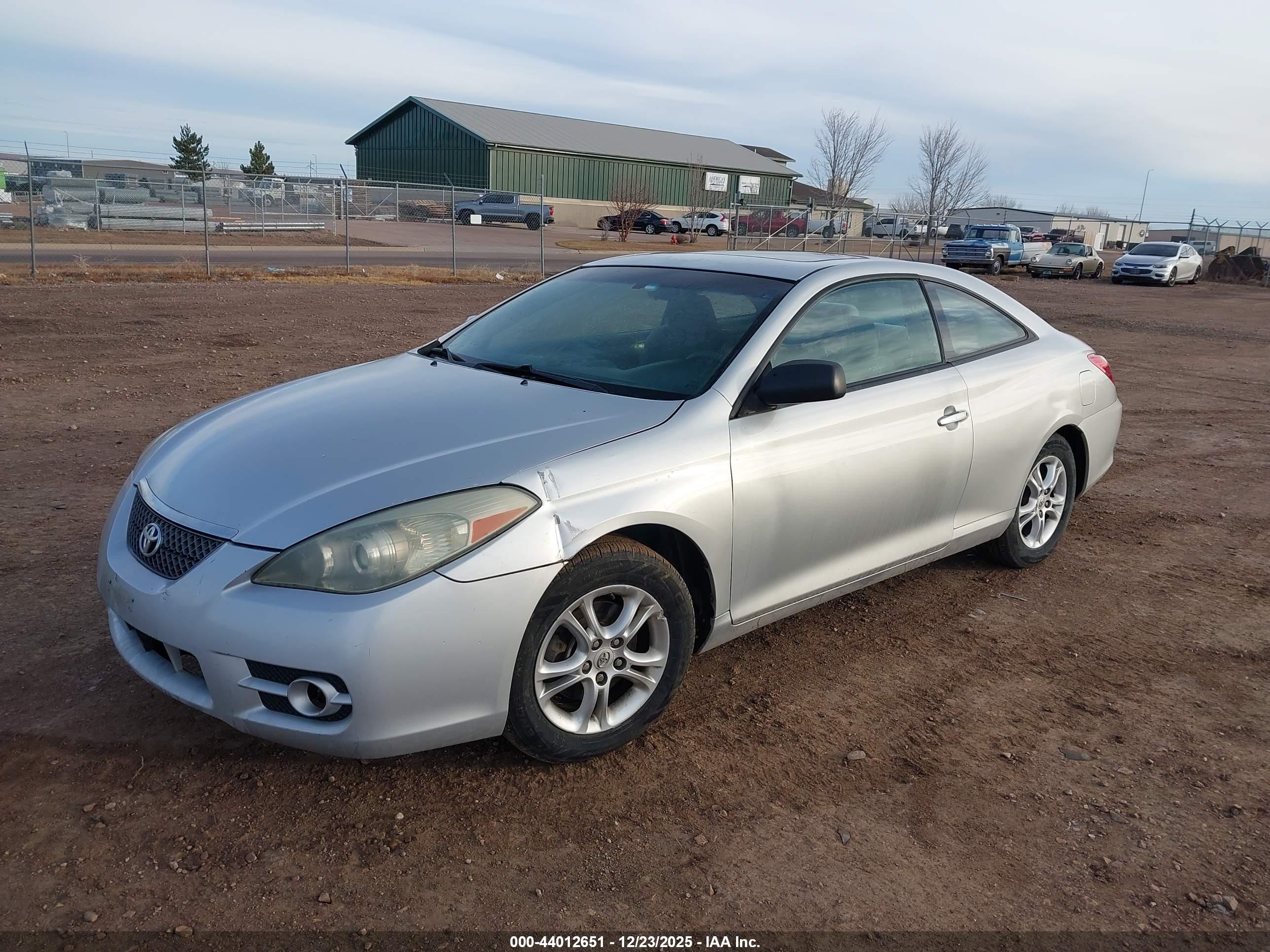 TOYOTA CAMRY image 2