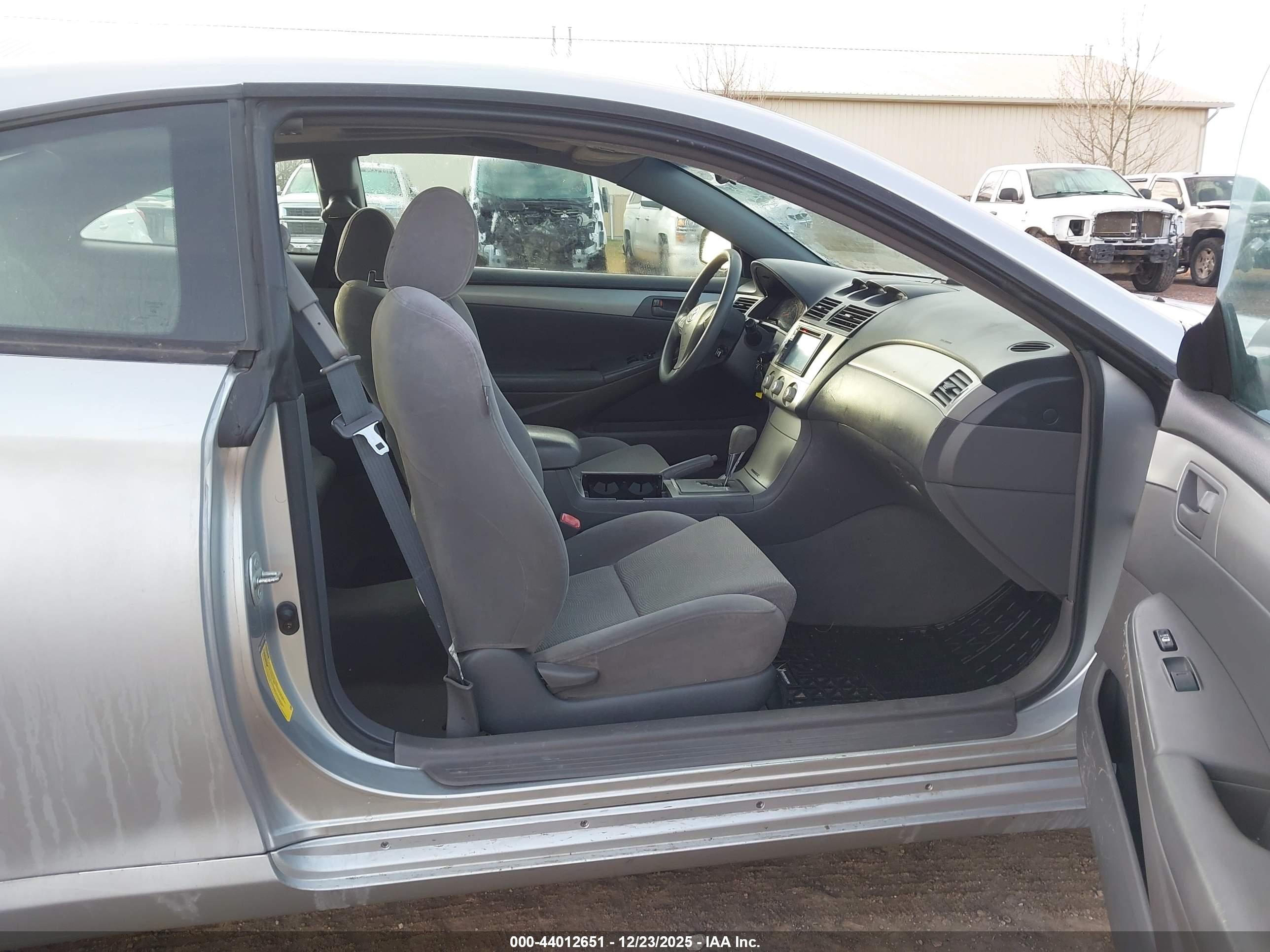 TOYOTA CAMRY image 5