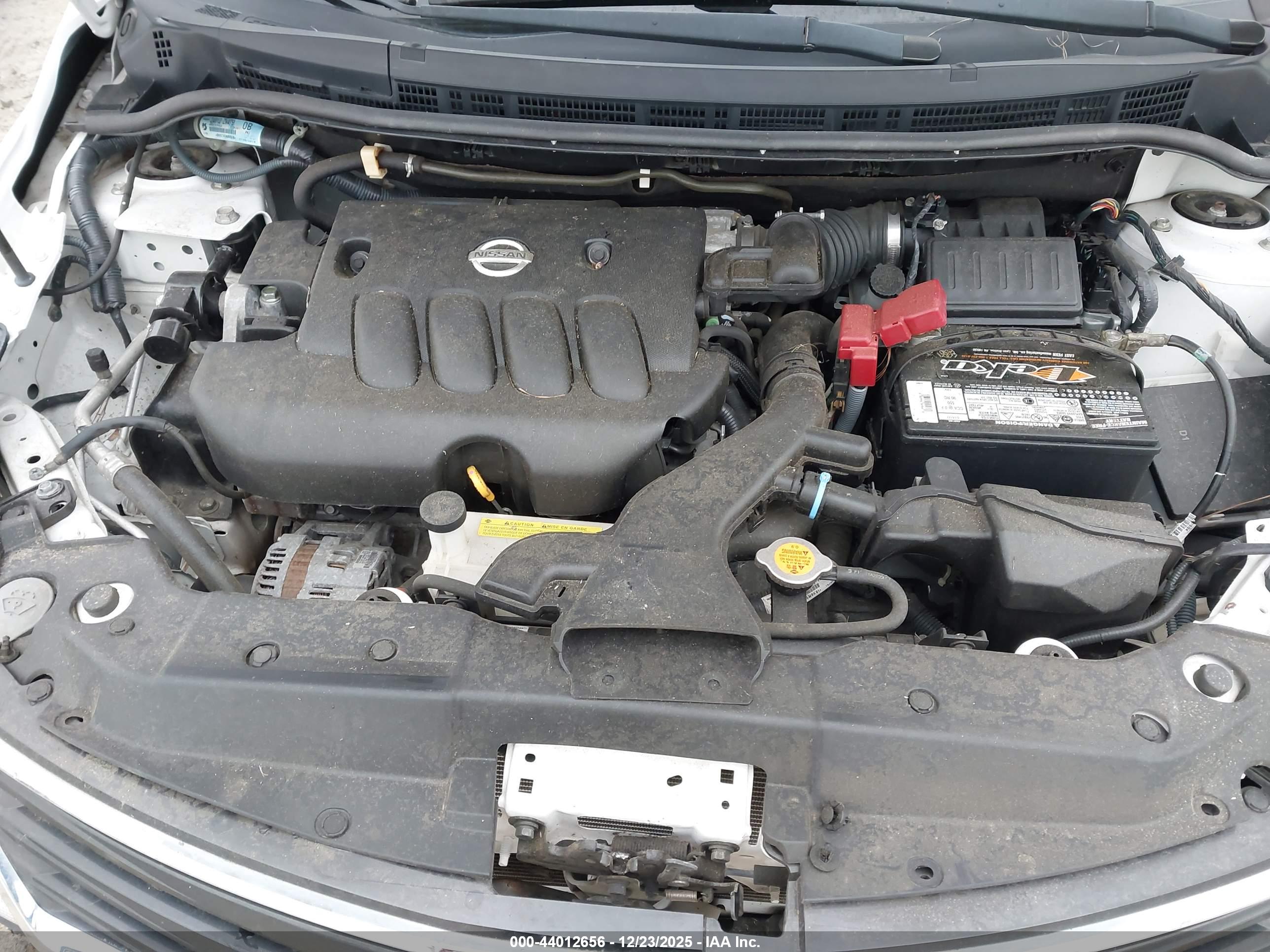 NISSAN VERSA image 10