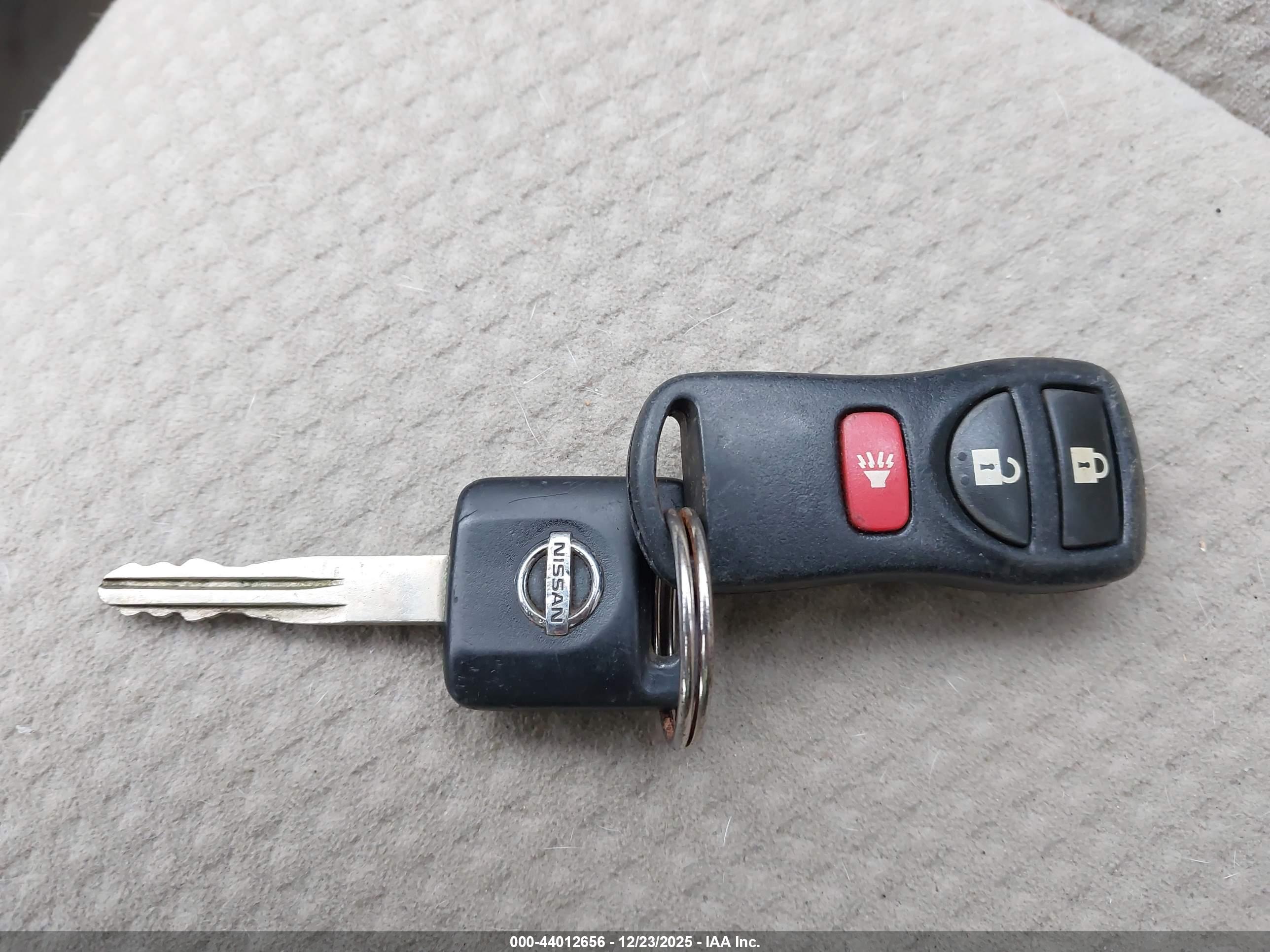 NISSAN VERSA image 11