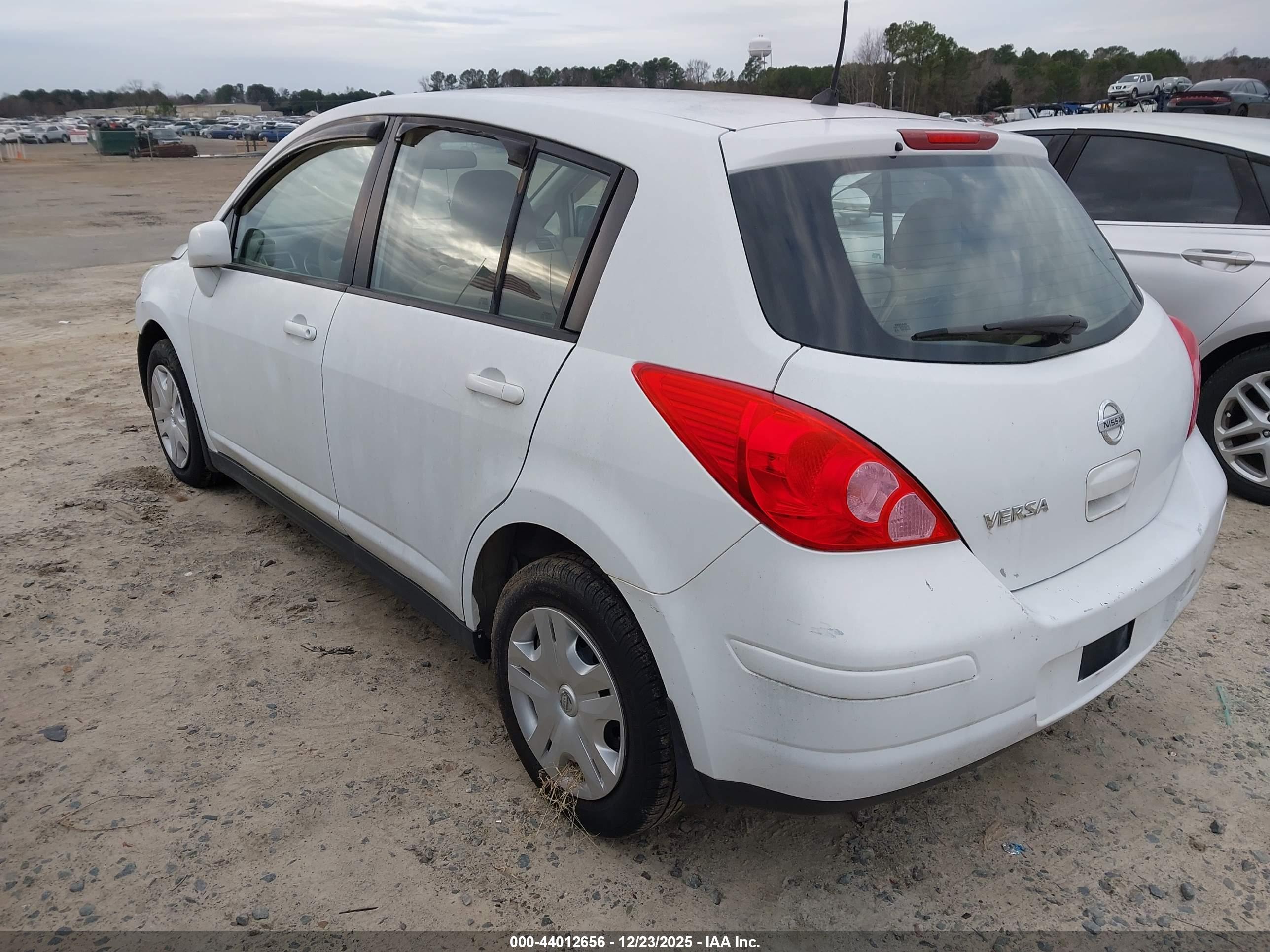 NISSAN VERSA image 3