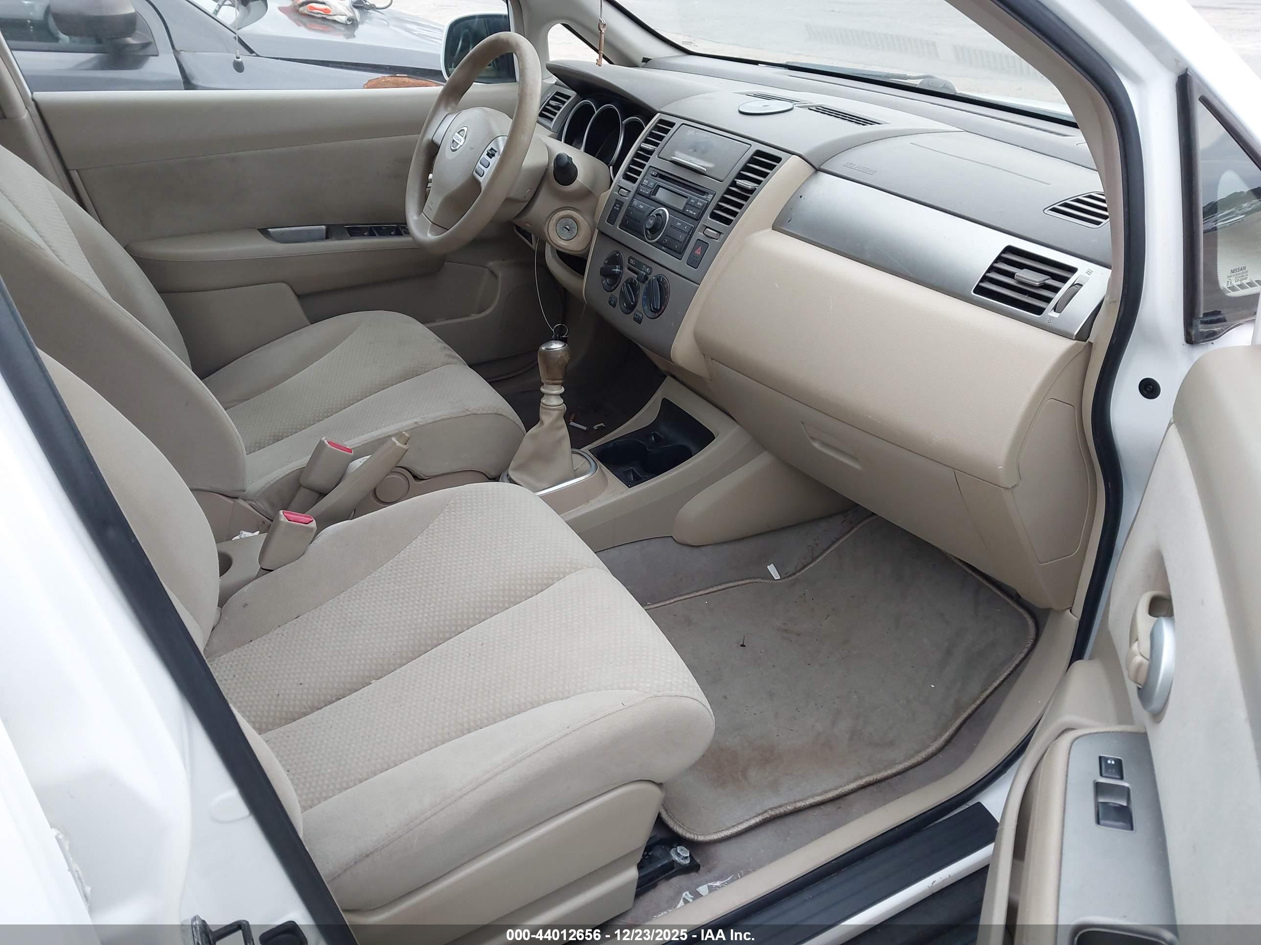 NISSAN VERSA image 5