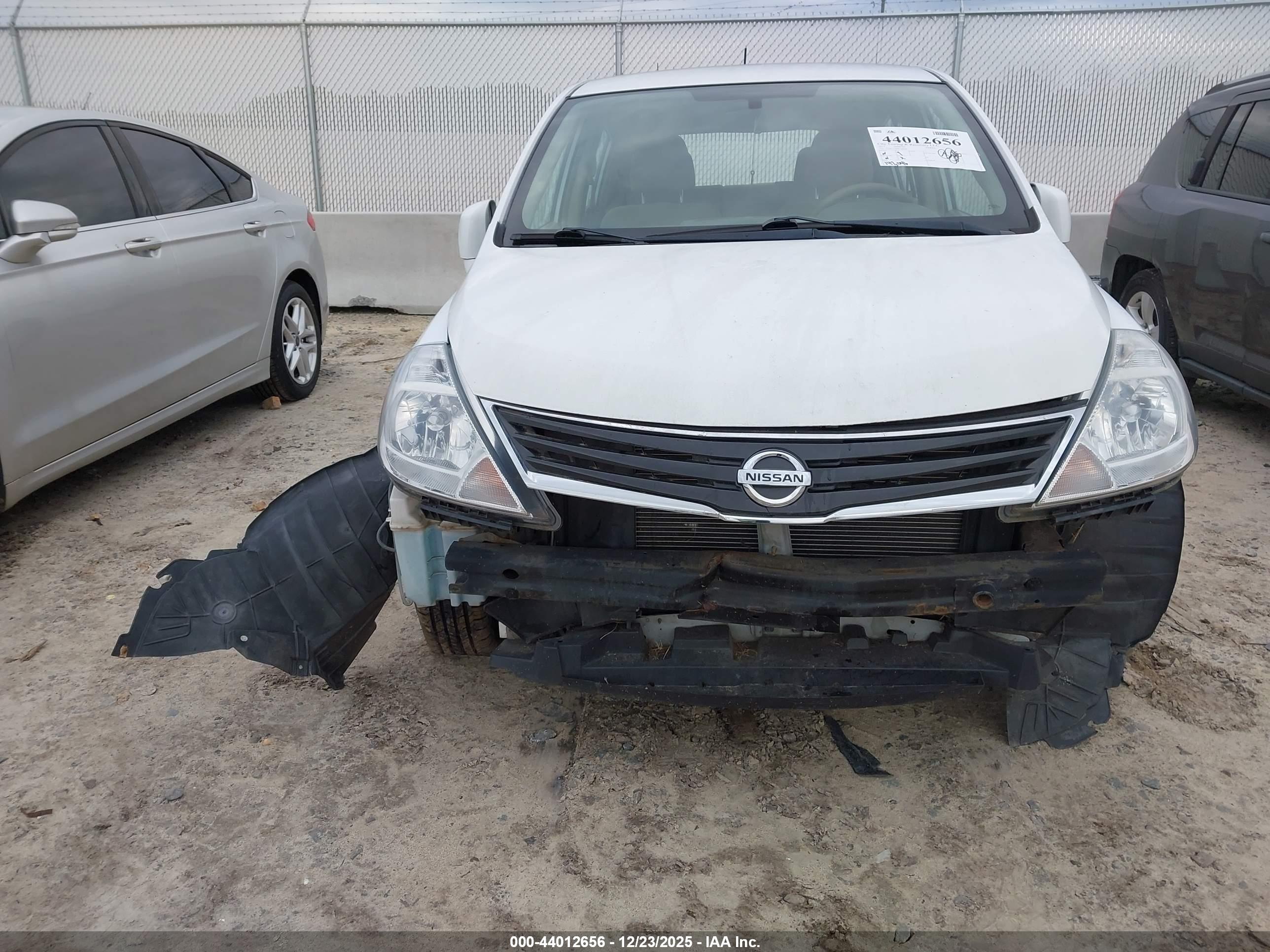 NISSAN VERSA image 6