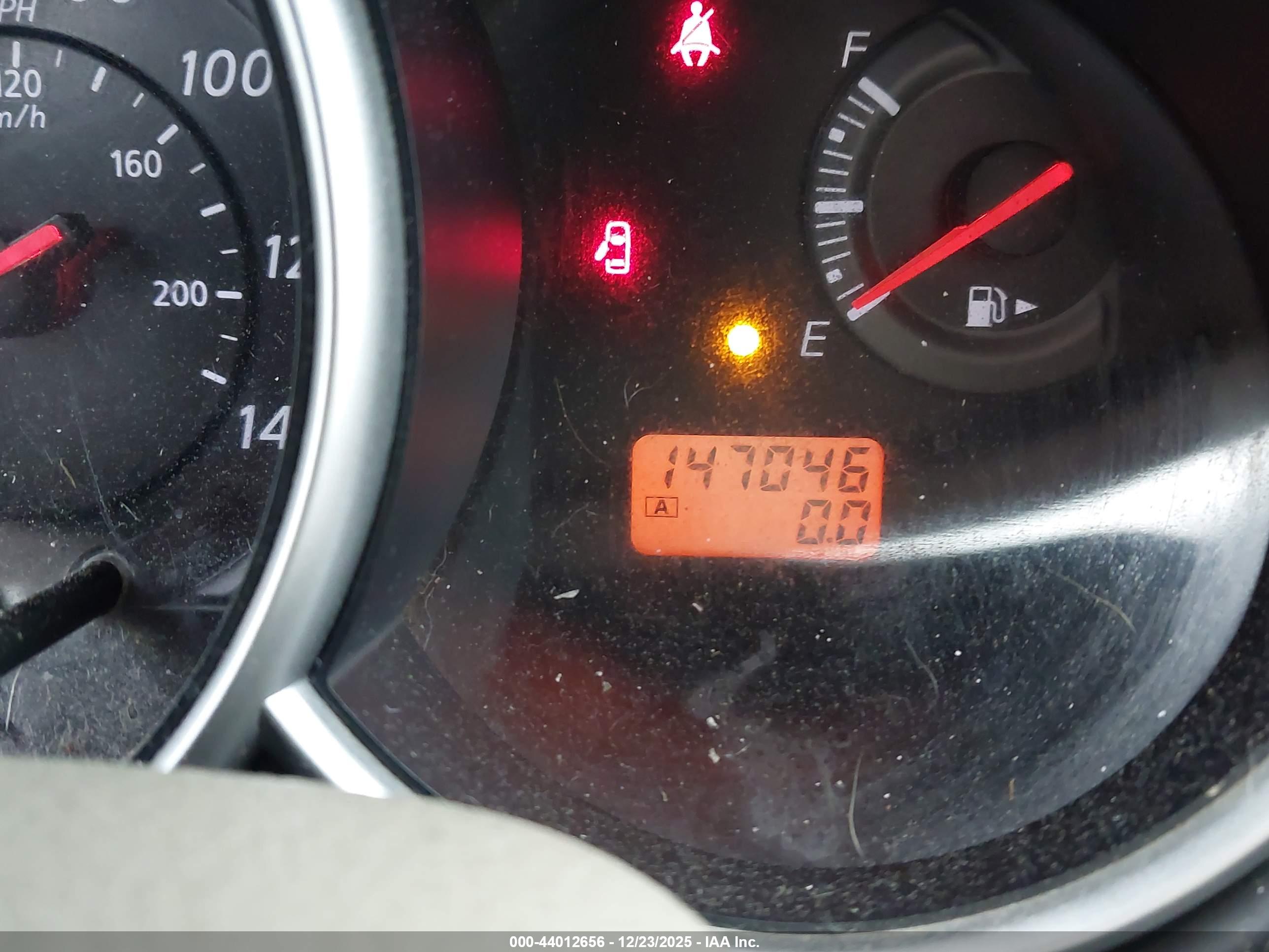 NISSAN VERSA image 7