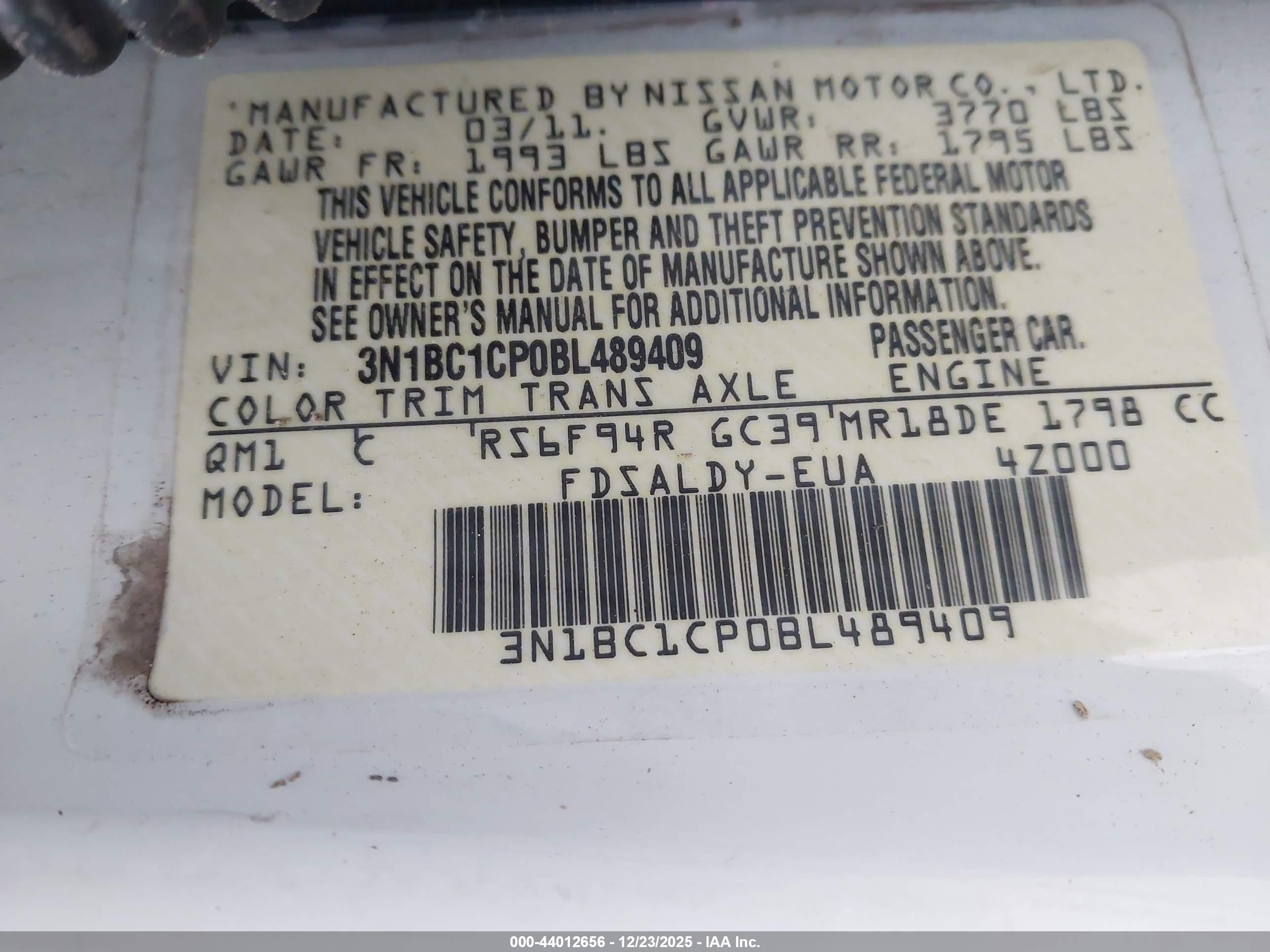NISSAN VERSA image 9