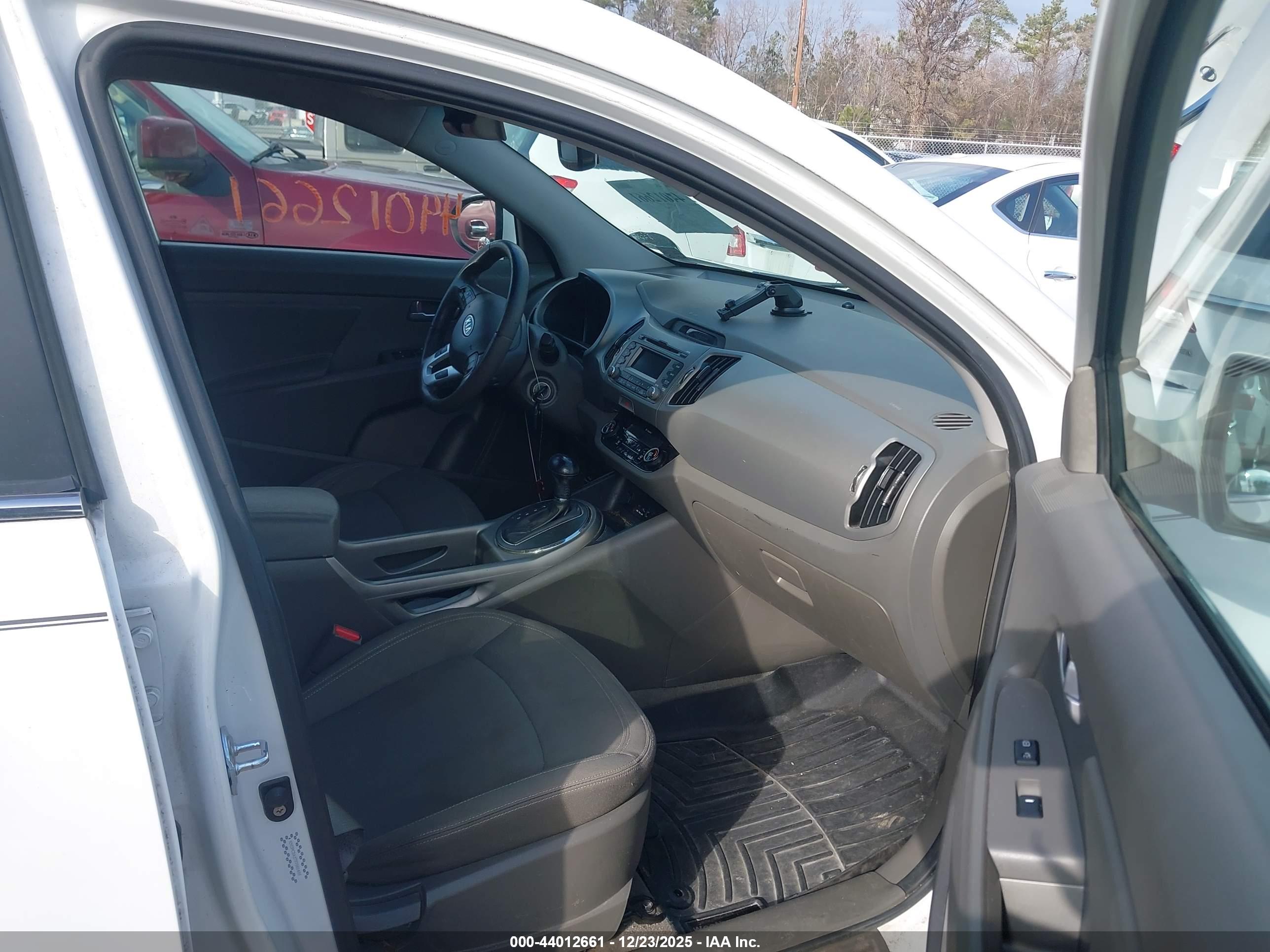 KIA SPORTAGE image 5