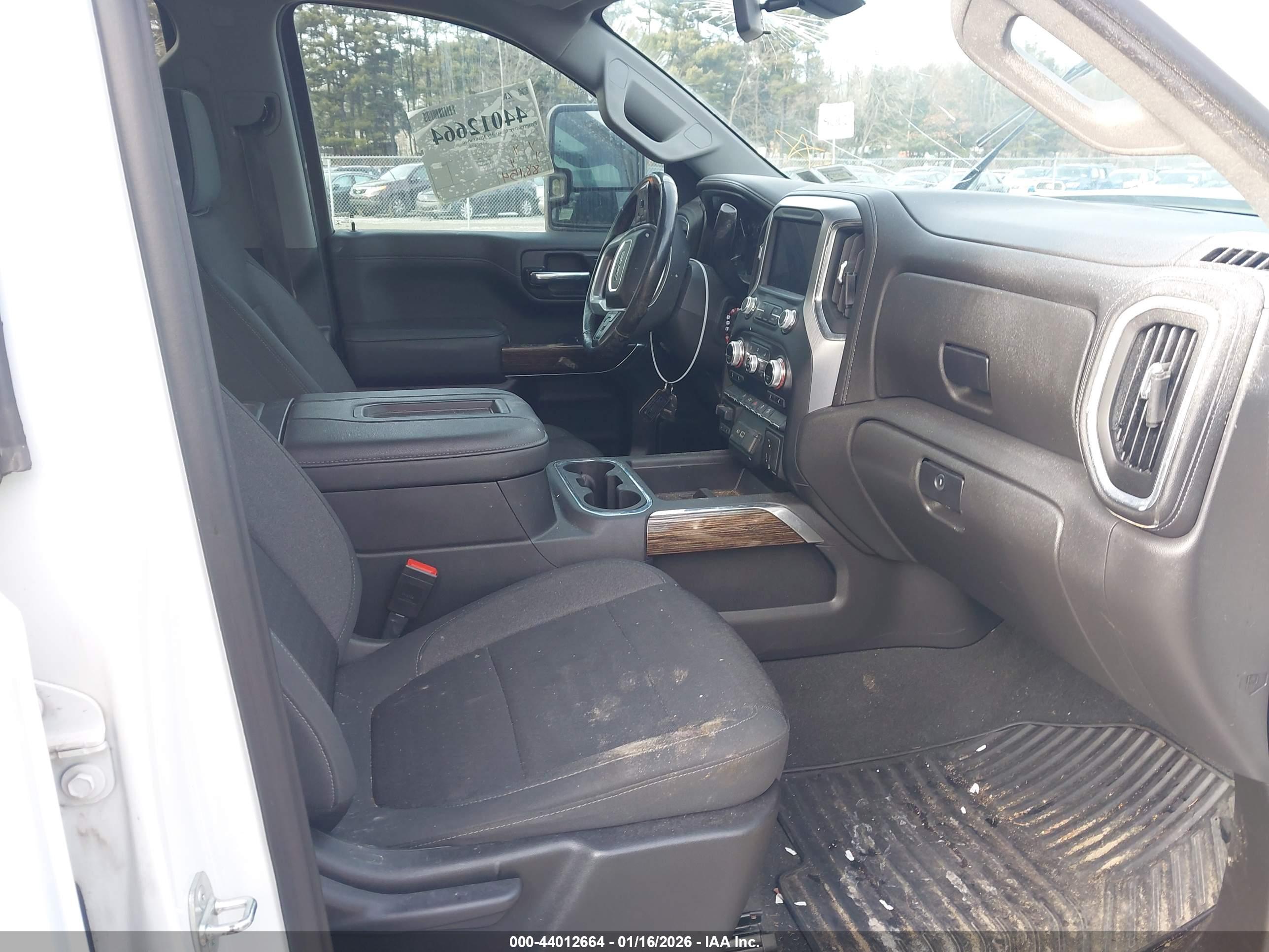 GMC SIERRA image 5