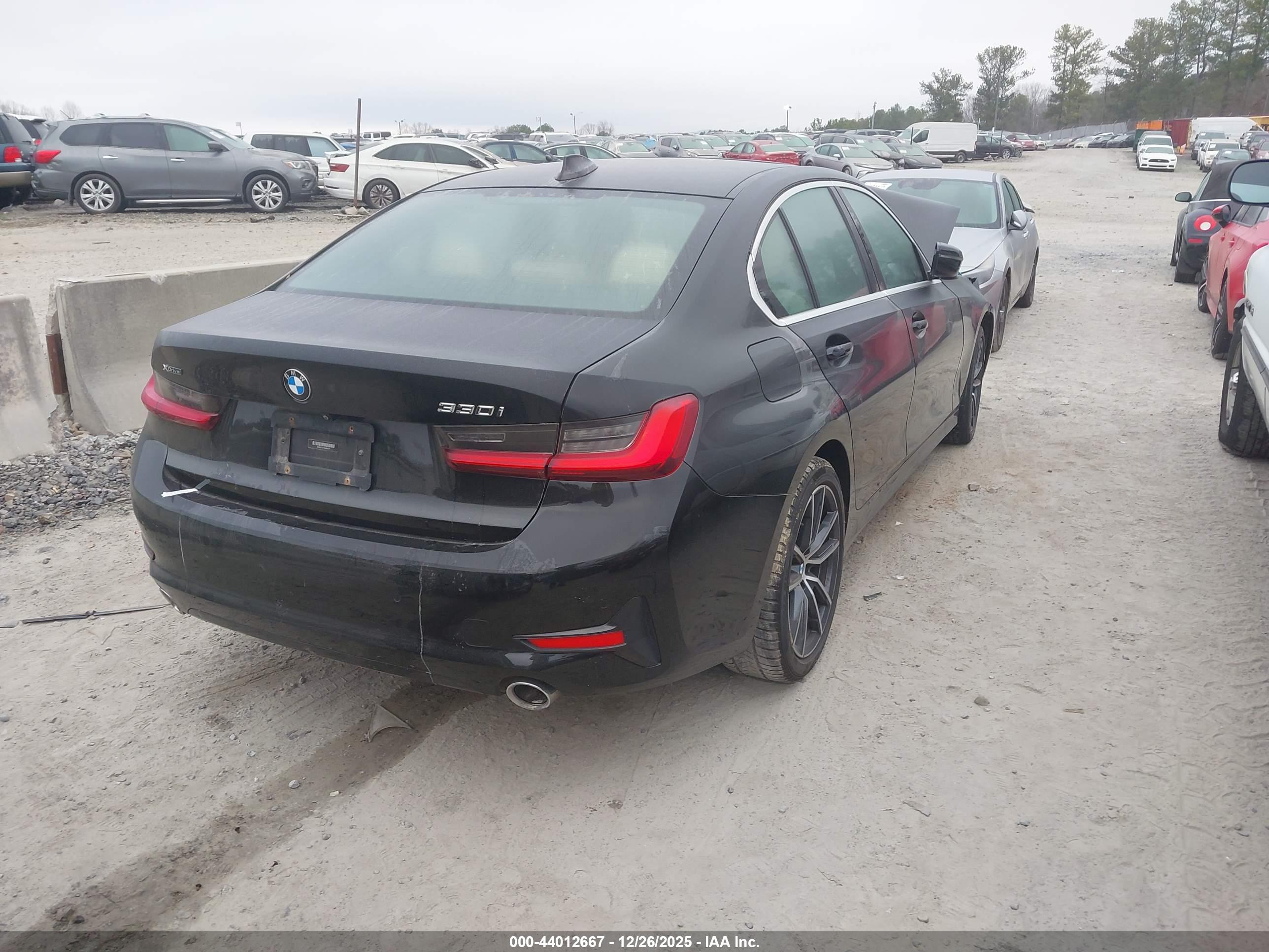 BMW 330I image 4