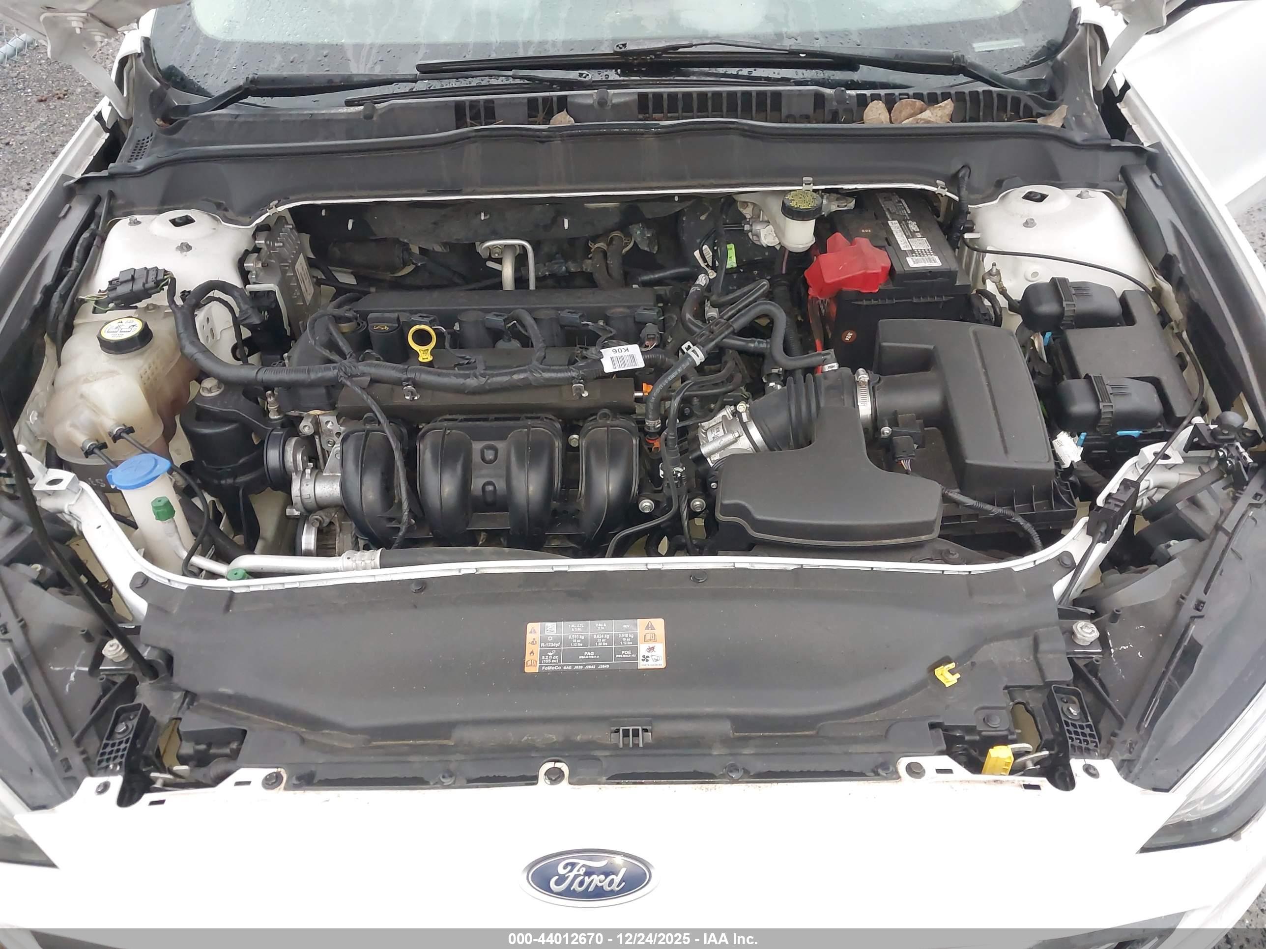 FORD FUSION image 10