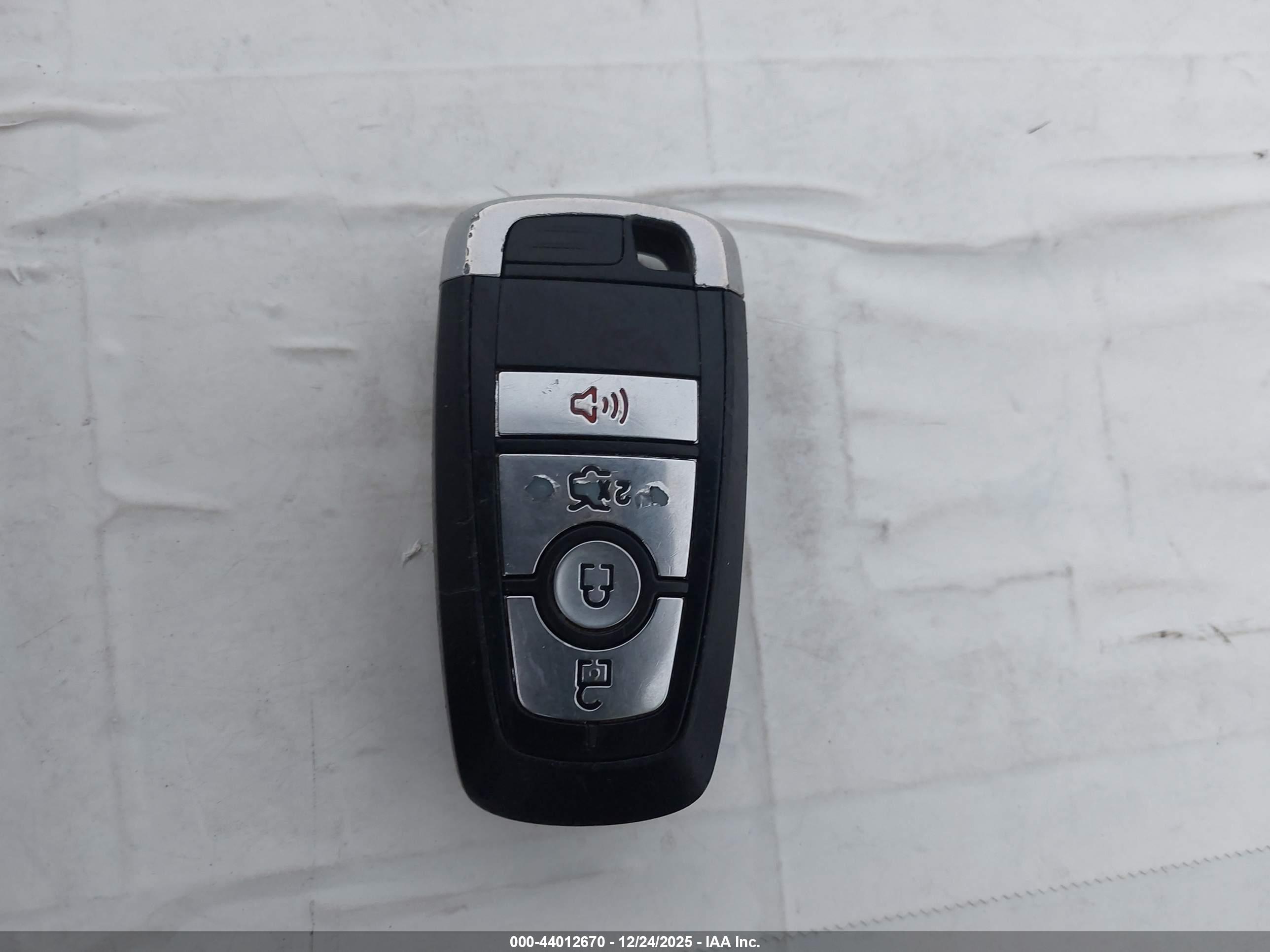FORD FUSION image 11