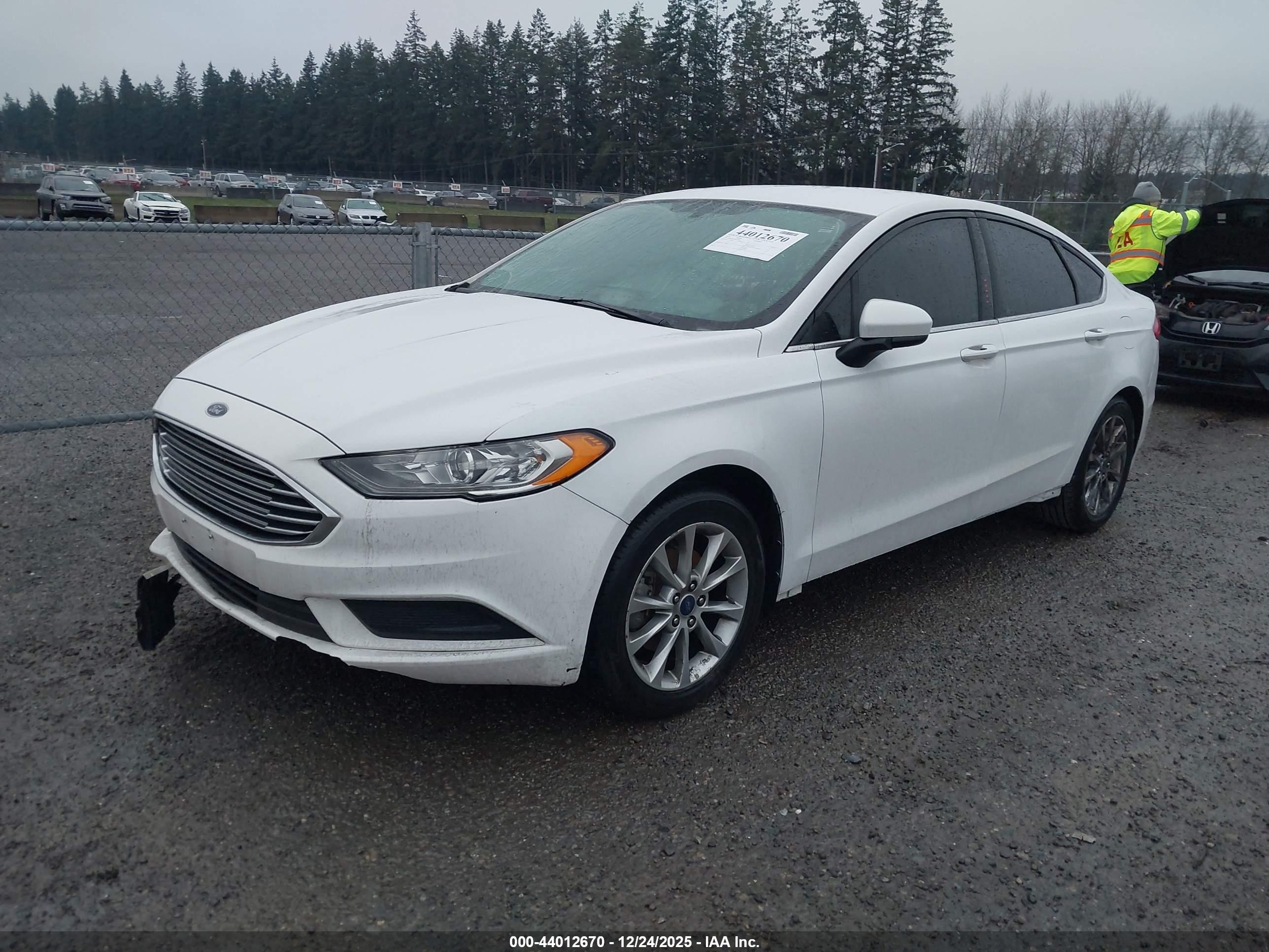 FORD FUSION image 2
