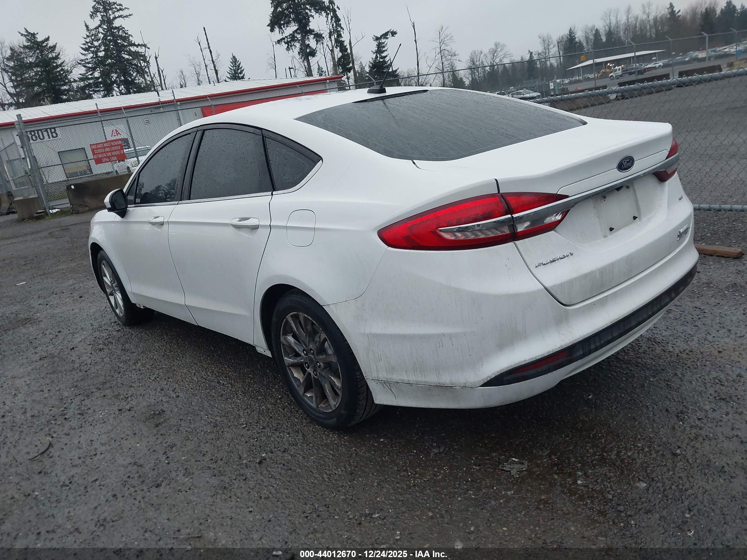 FORD FUSION image 3