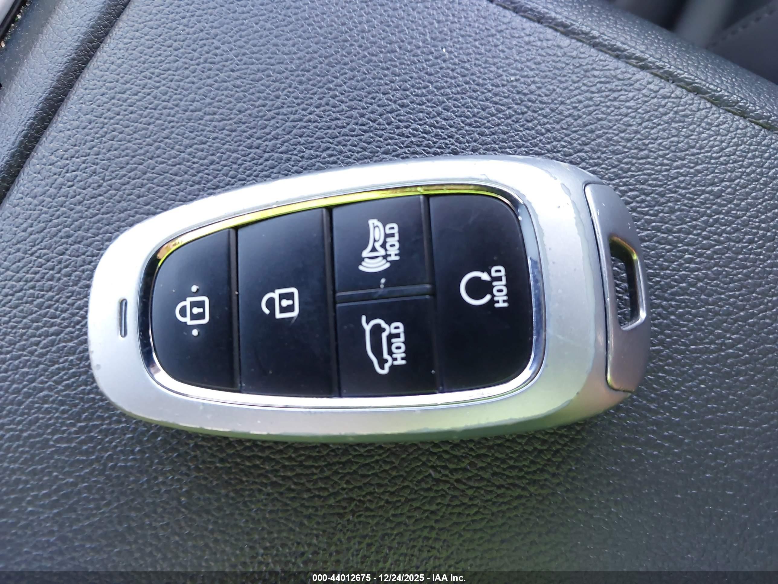HYUNDAI TUCSON image 11