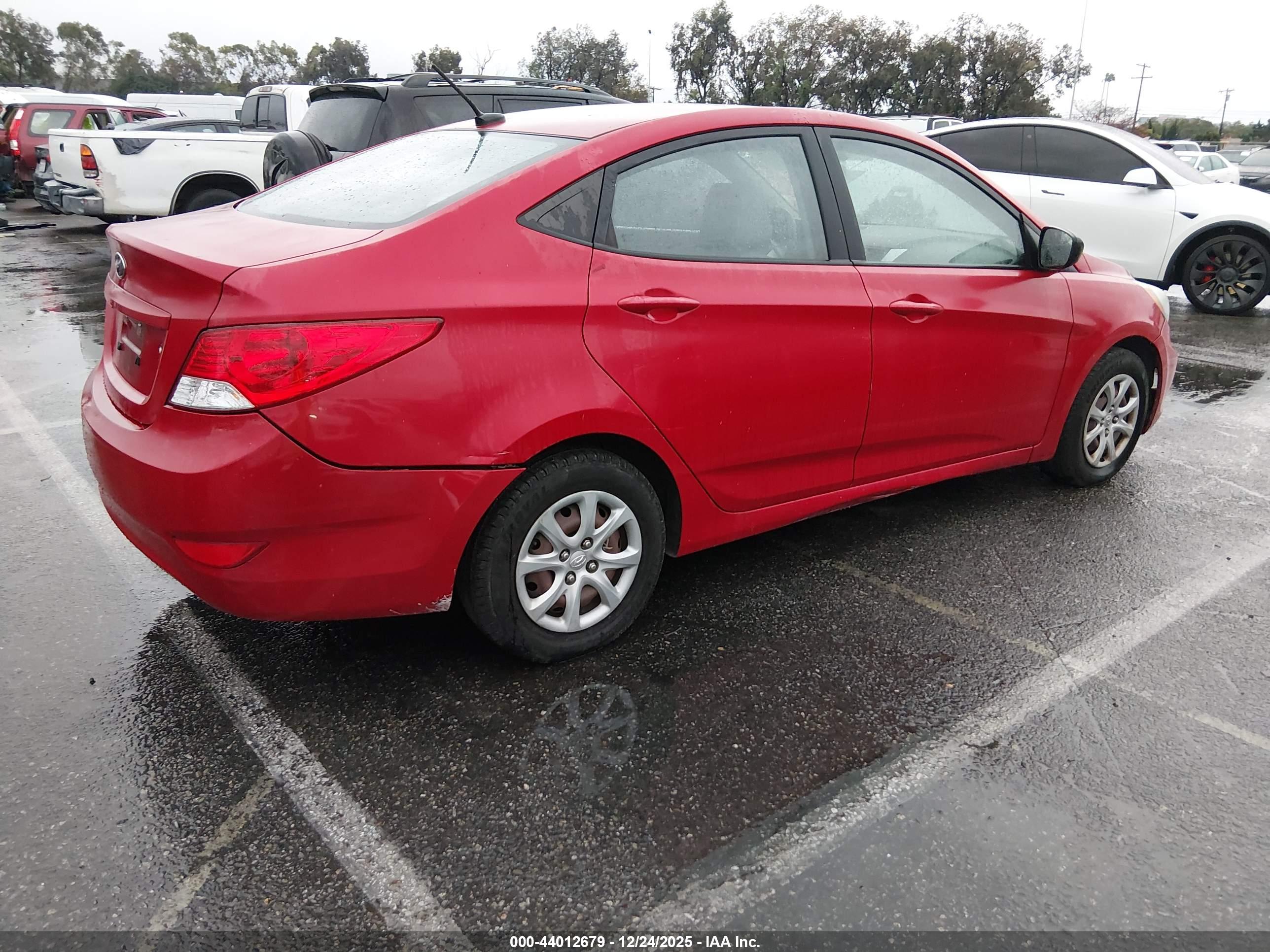 HYUNDAI ACCENT image 4
