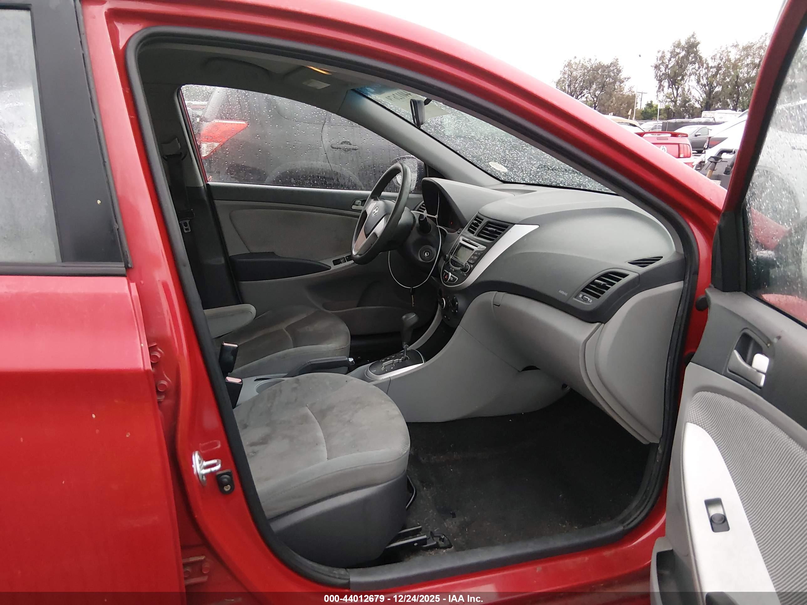 HYUNDAI ACCENT image 5