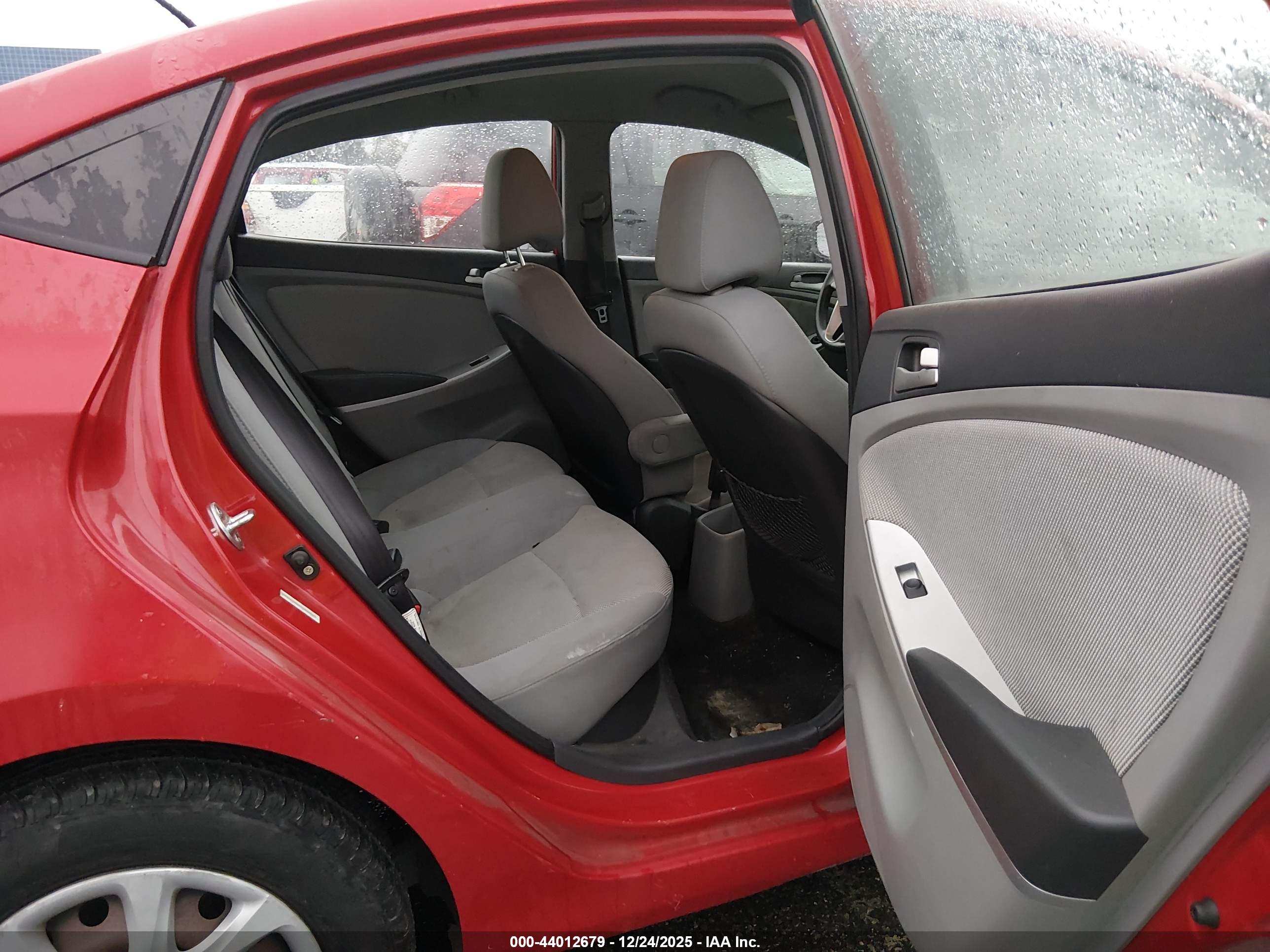 HYUNDAI ACCENT image 8