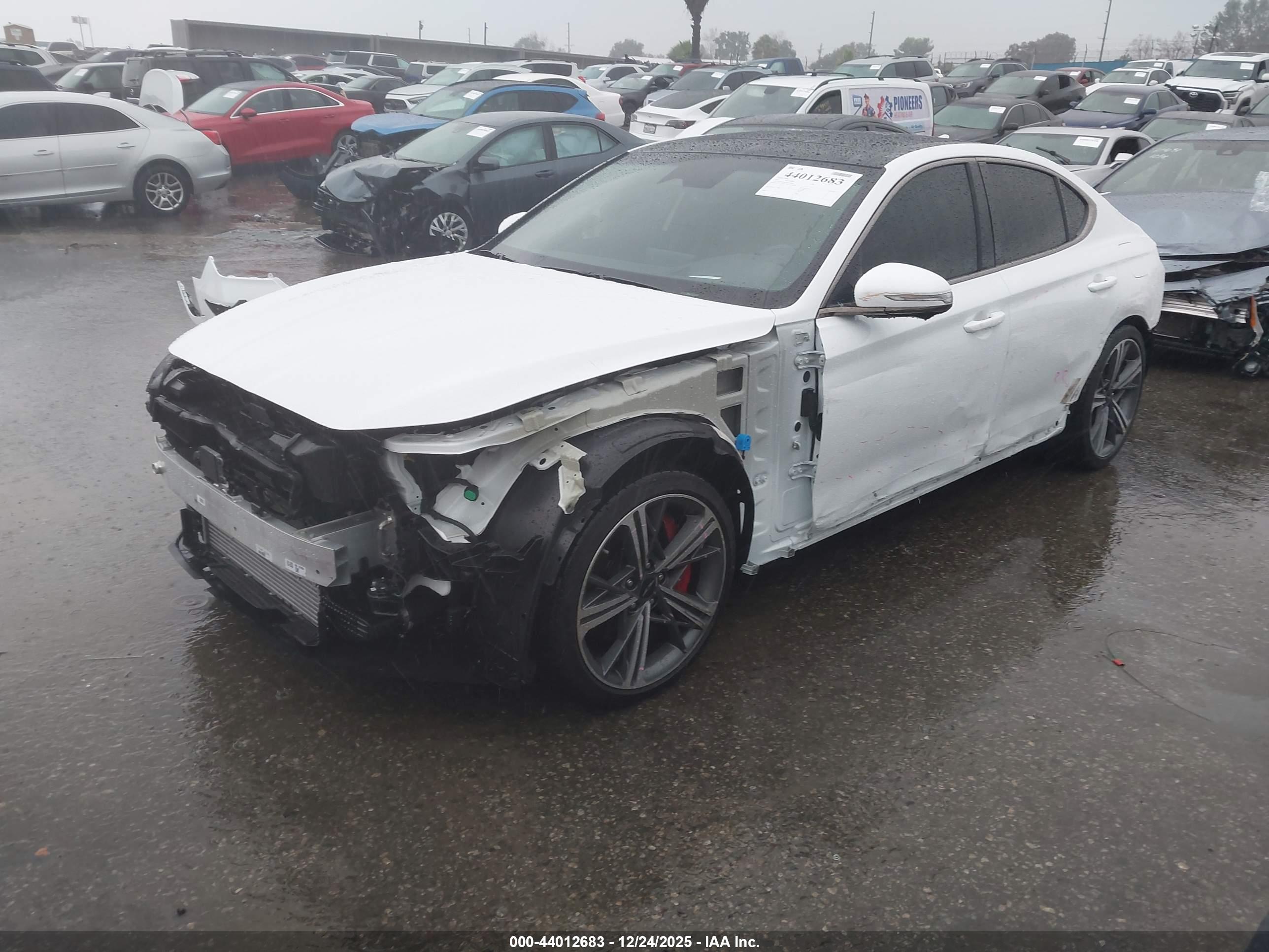 GENESIS G70 image 2