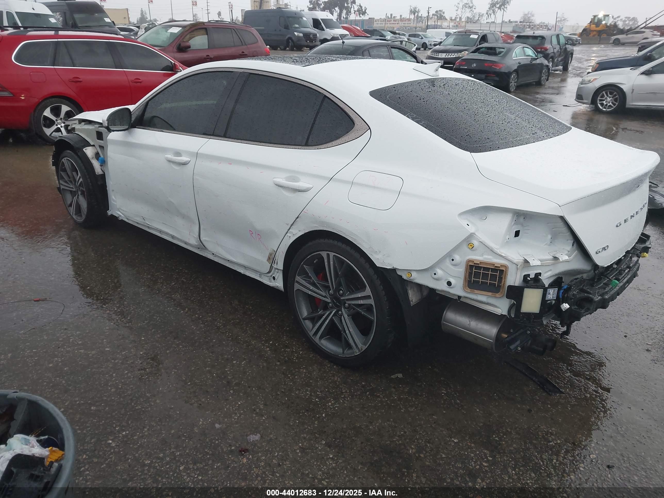 GENESIS G70 image 3