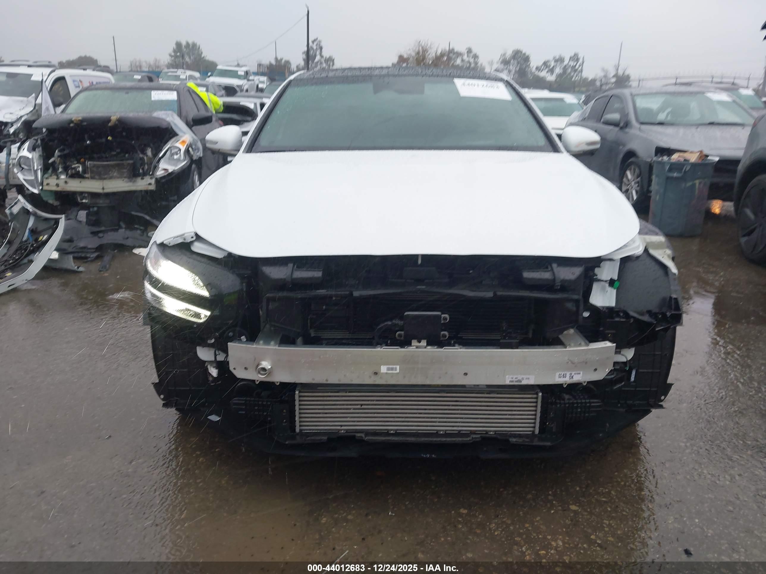 GENESIS G70 image 6