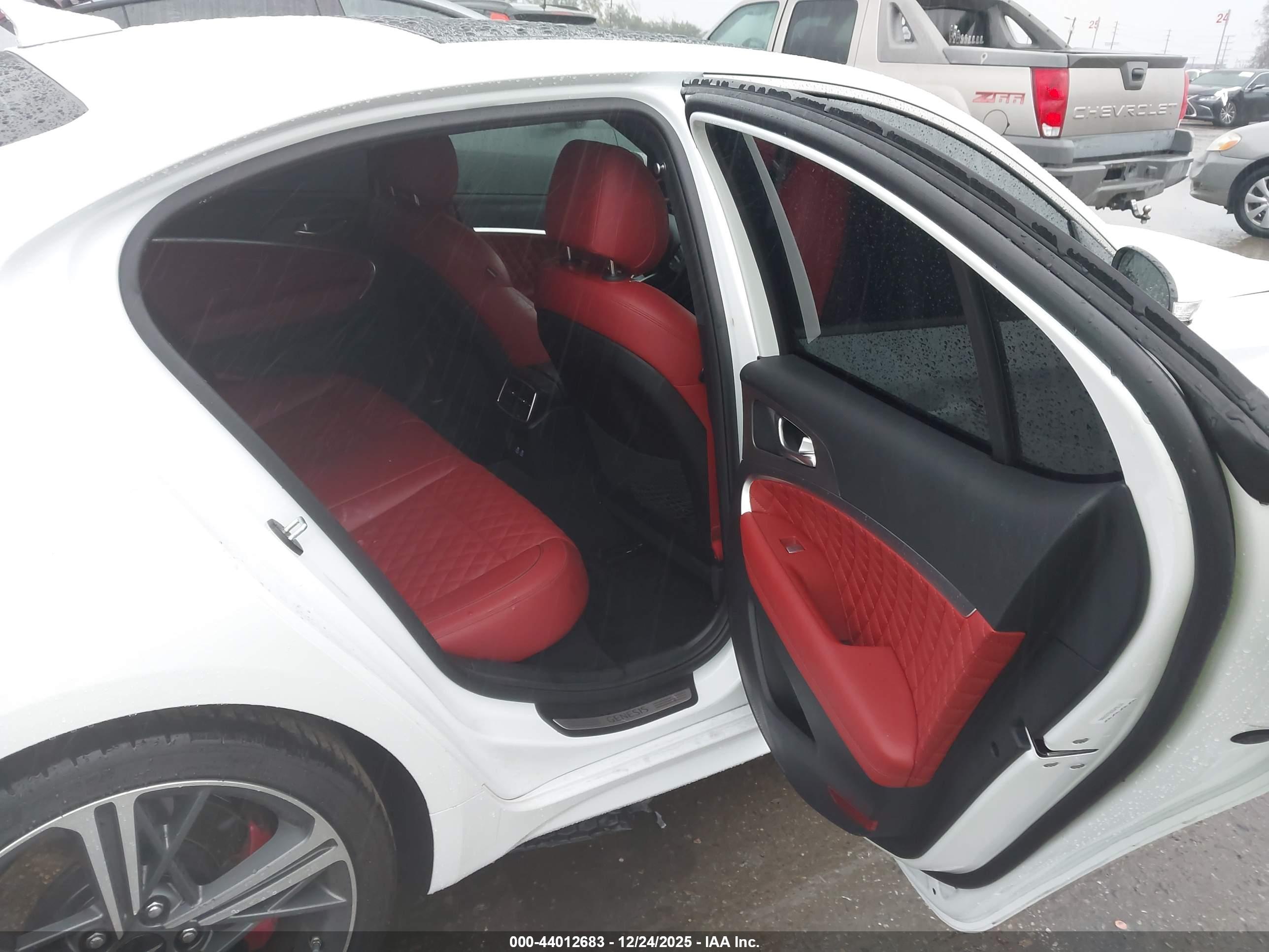 GENESIS G70 image 8