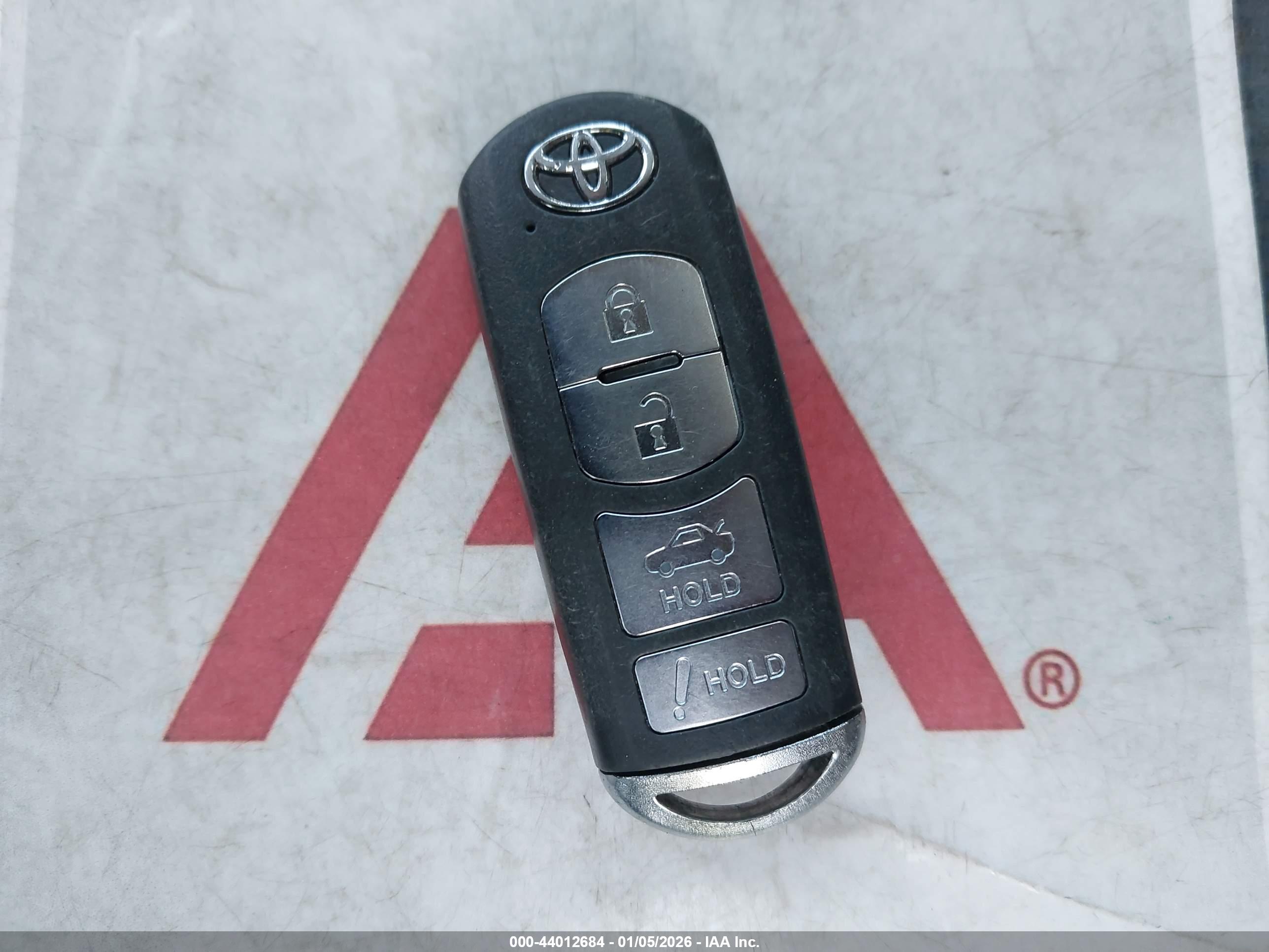 TOYOTA YARIS image 11