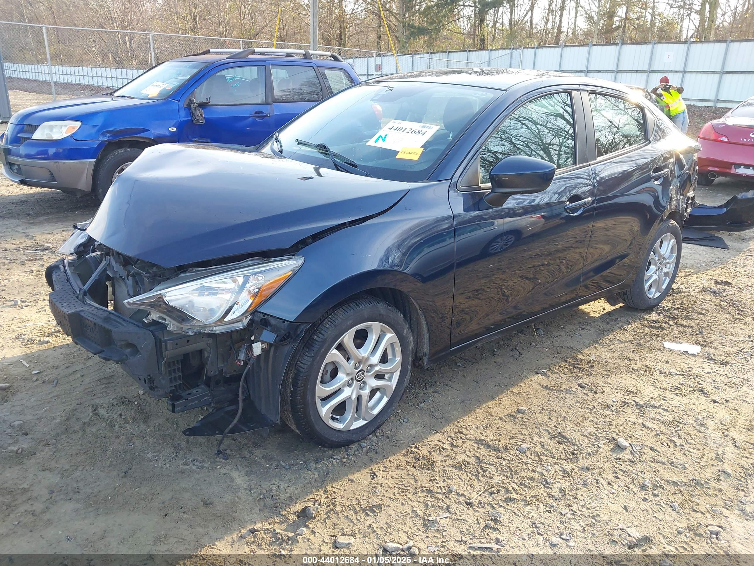 TOYOTA YARIS image 2