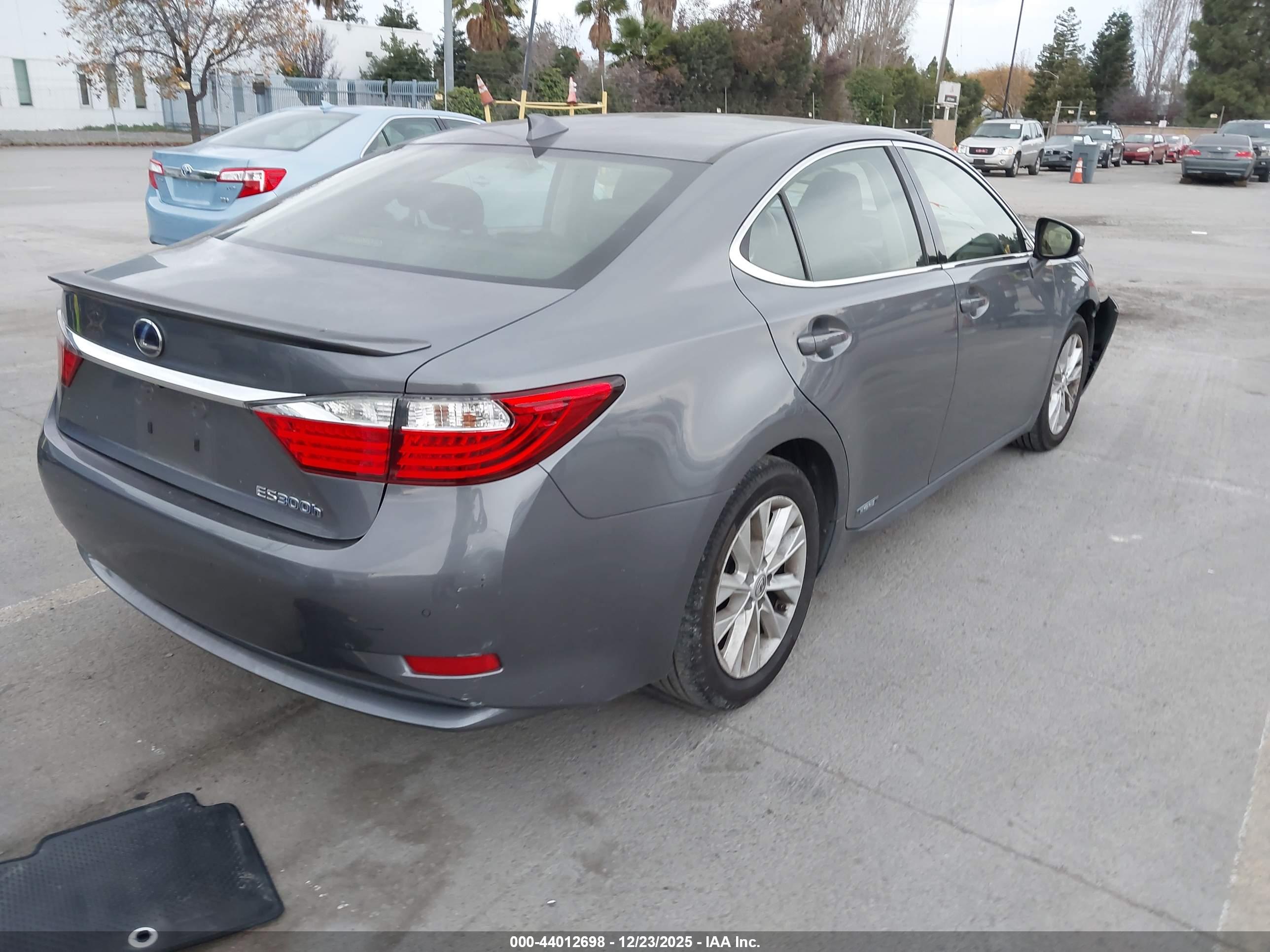 LEXUS ES image 4