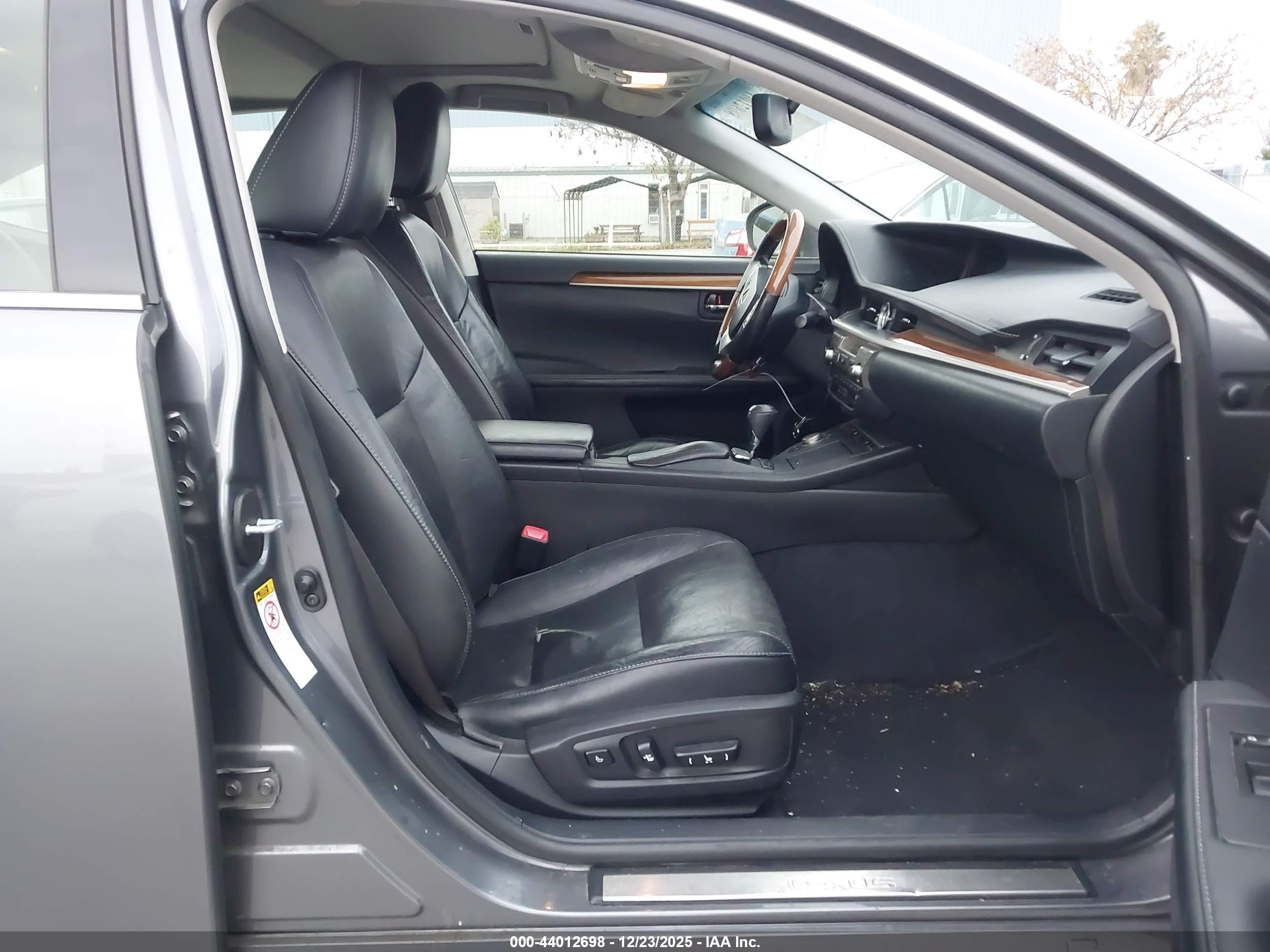 LEXUS ES image 5