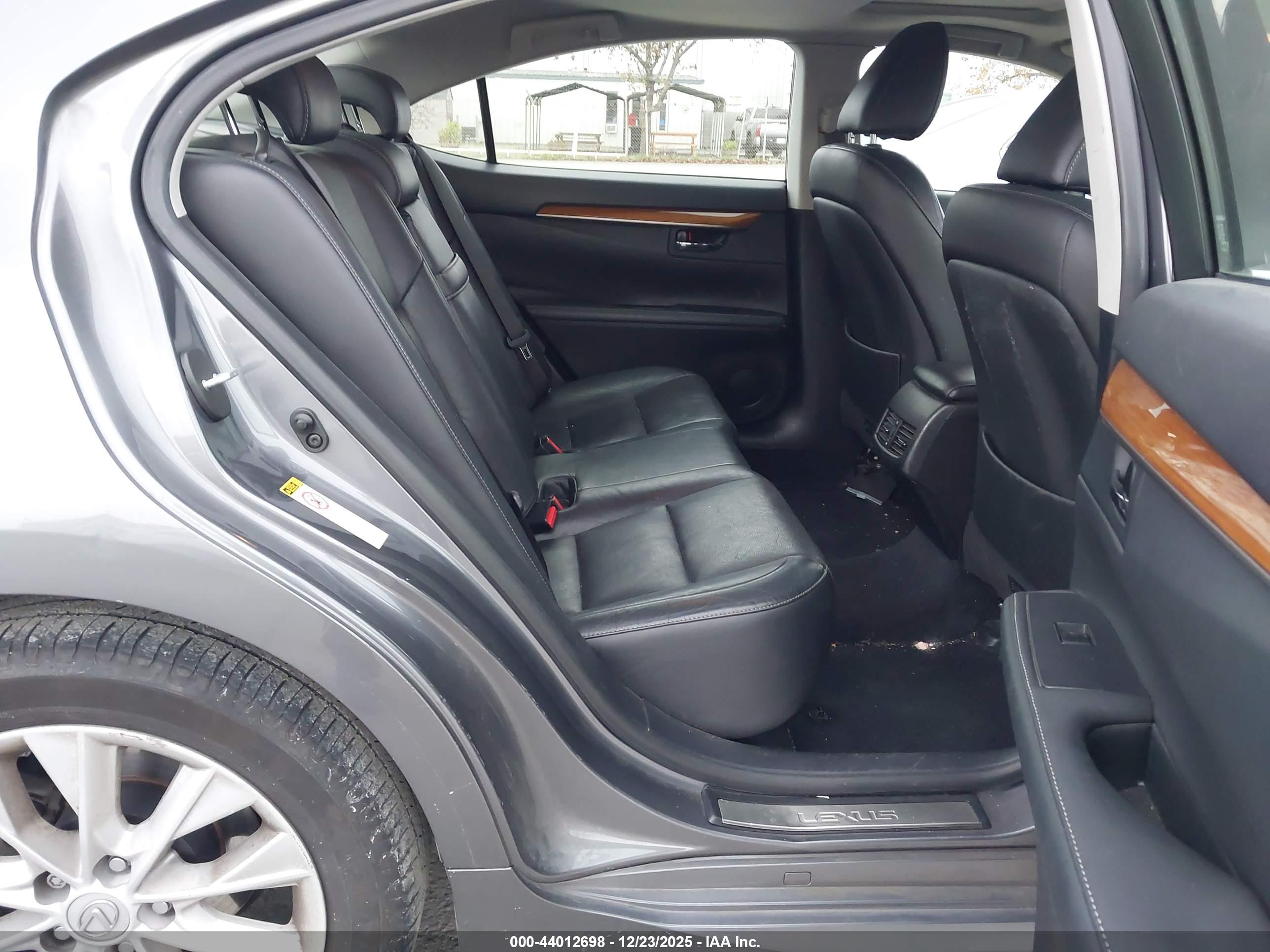 LEXUS ES image 8