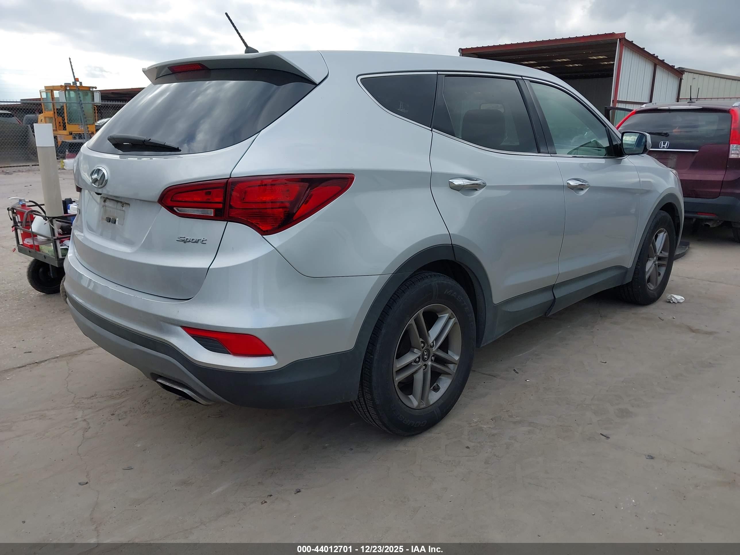 HYUNDAI SANTA image 4