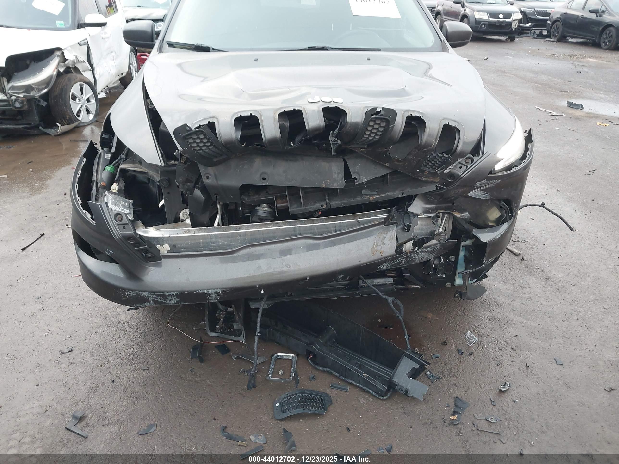 JEEP CHEROKEE image 6