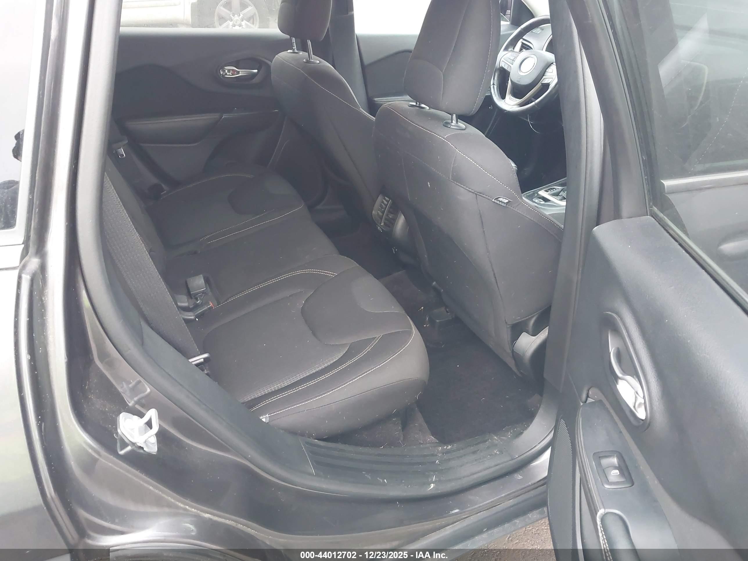 JEEP CHEROKEE image 8