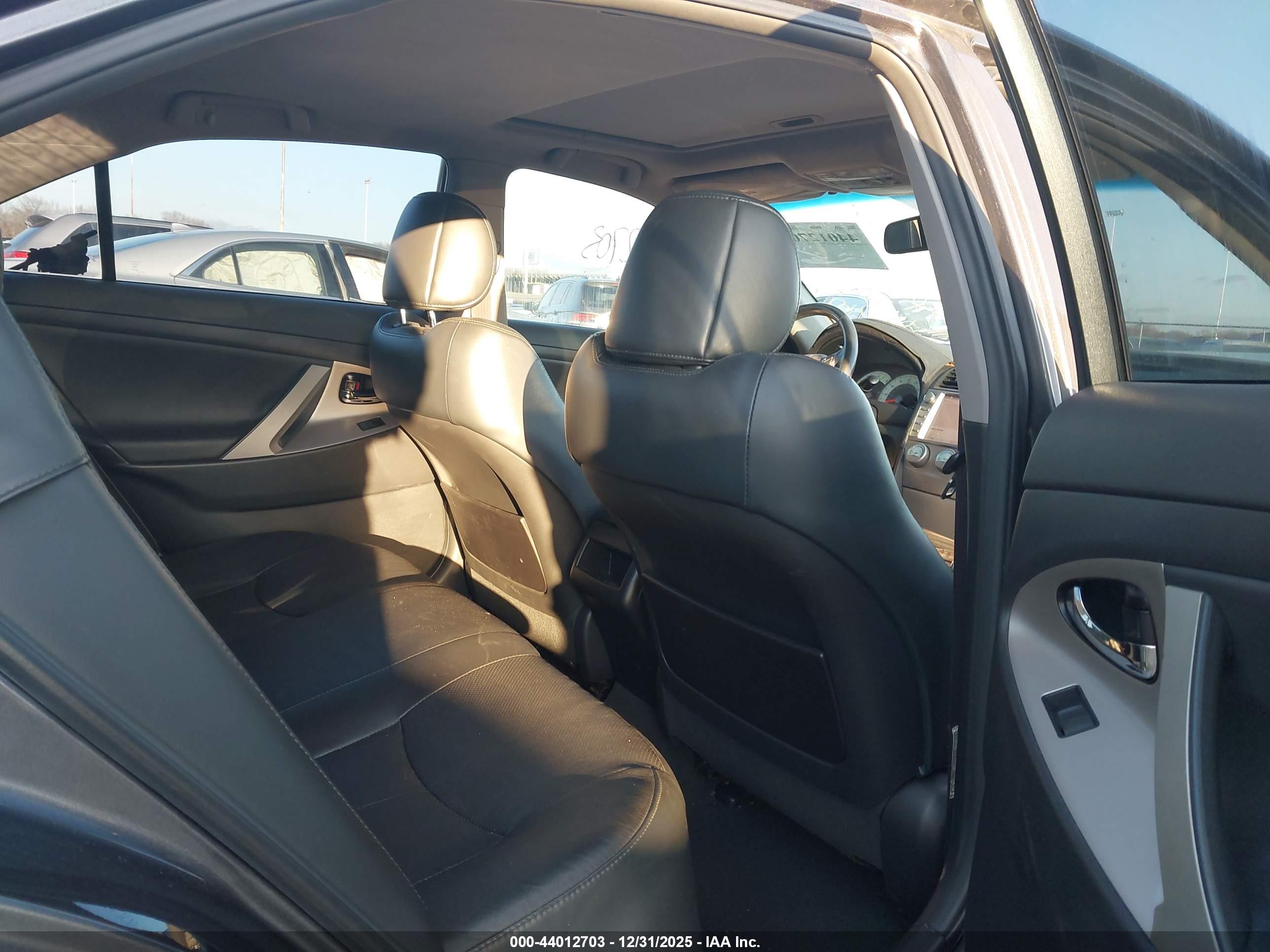 TOYOTA CAMRY image 8