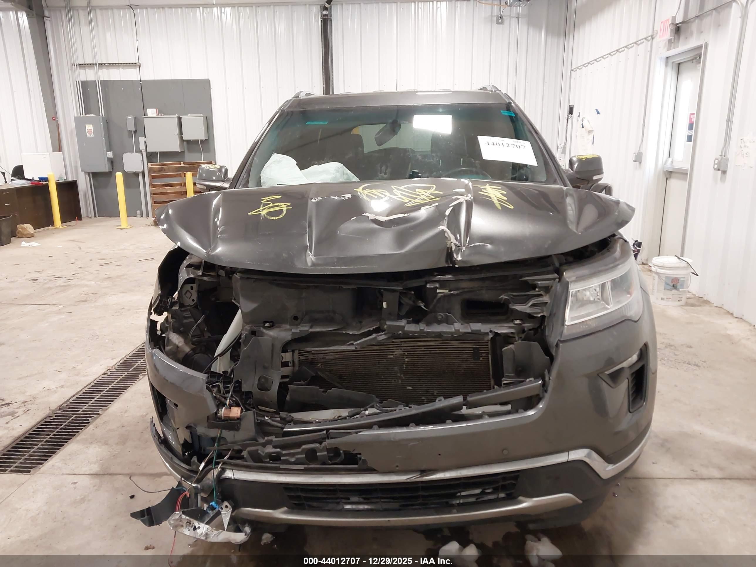 FORD EXPLORER image 6