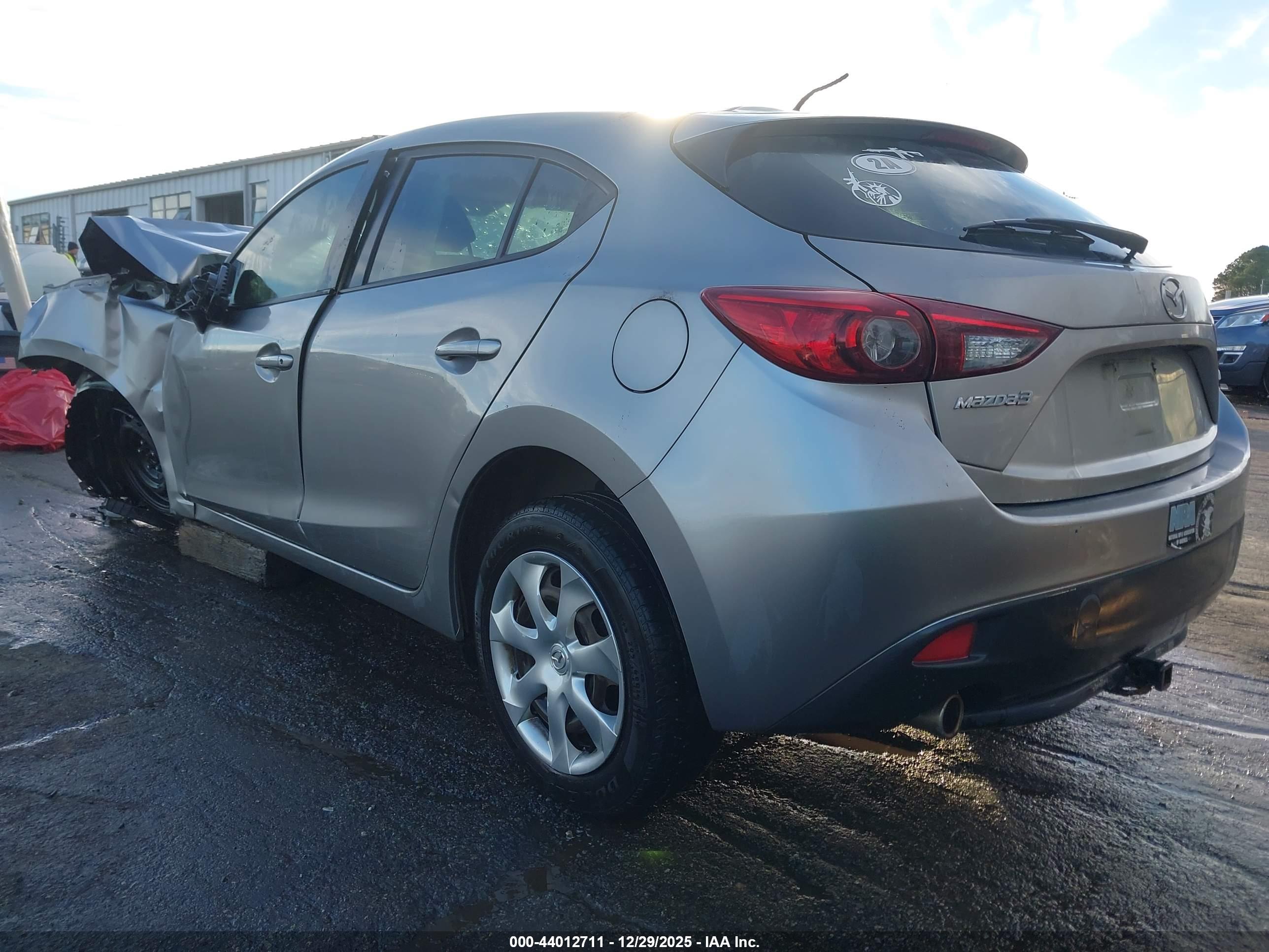 MAZDA MAZDA3 image 3
