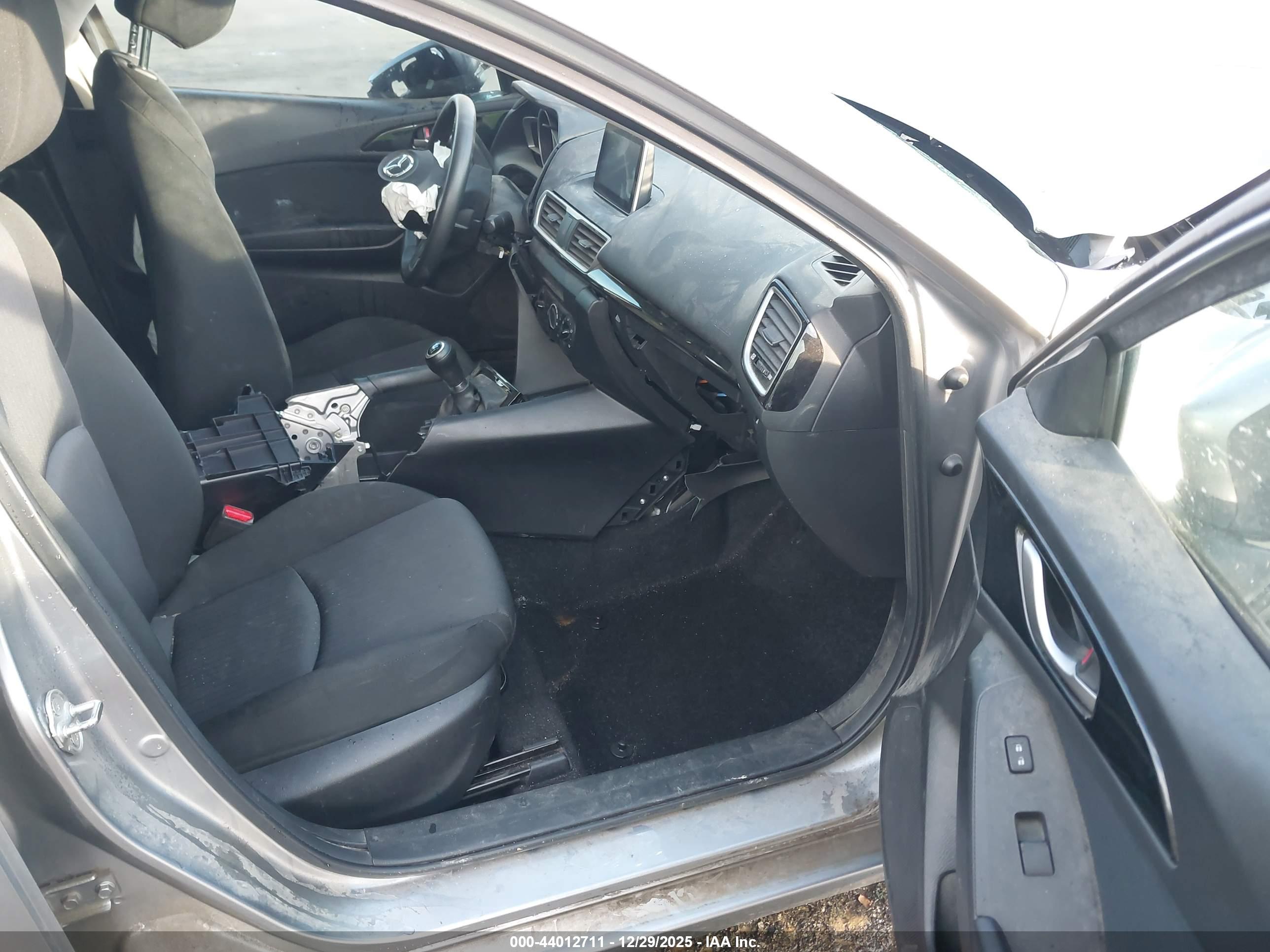 MAZDA MAZDA3 image 5