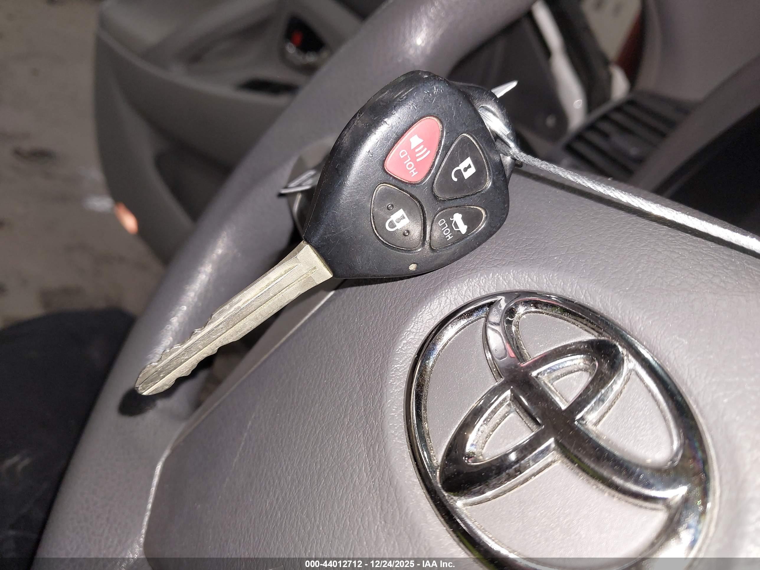 TOYOTA CAMRY image 11
