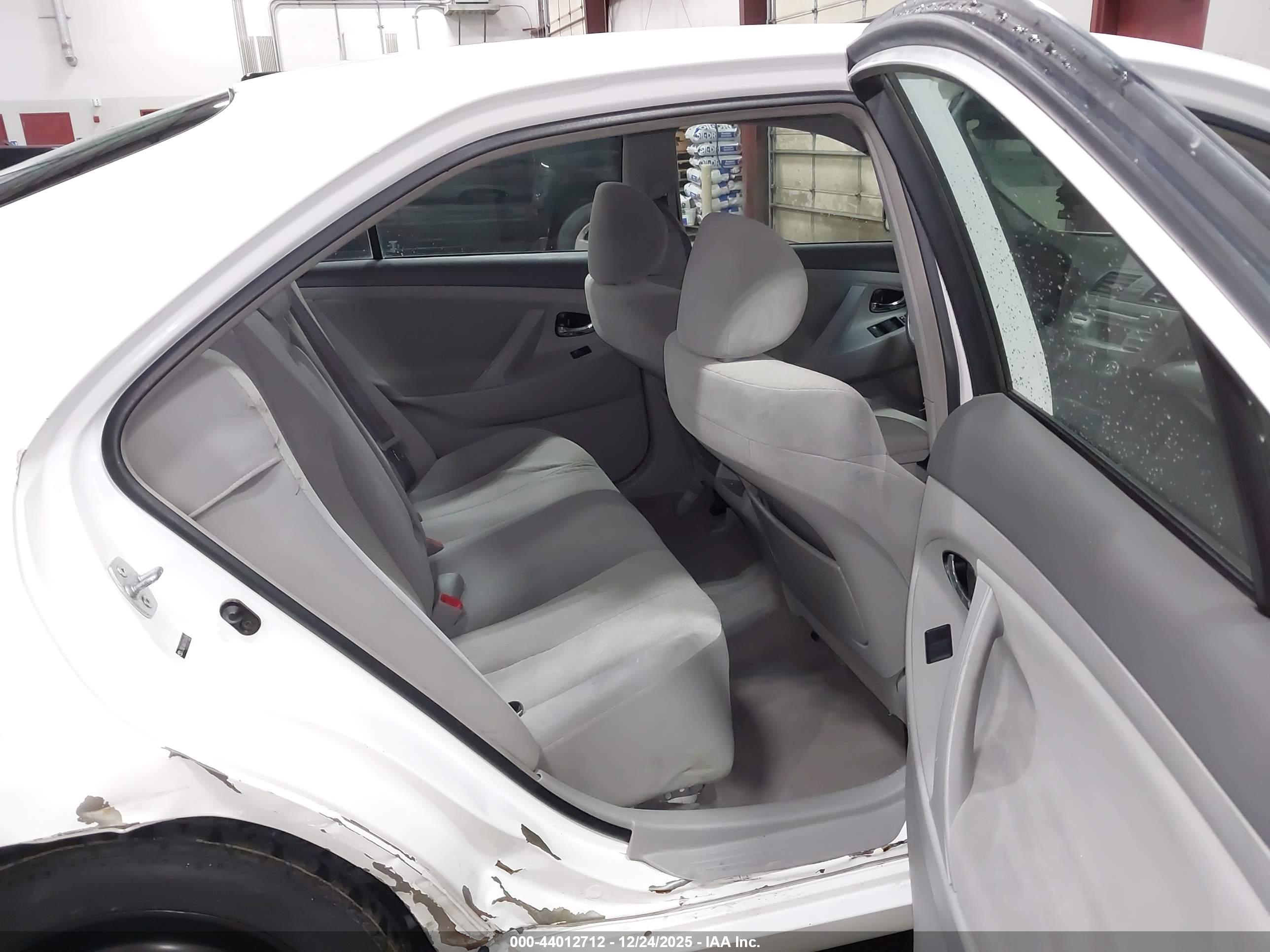 TOYOTA CAMRY image 8