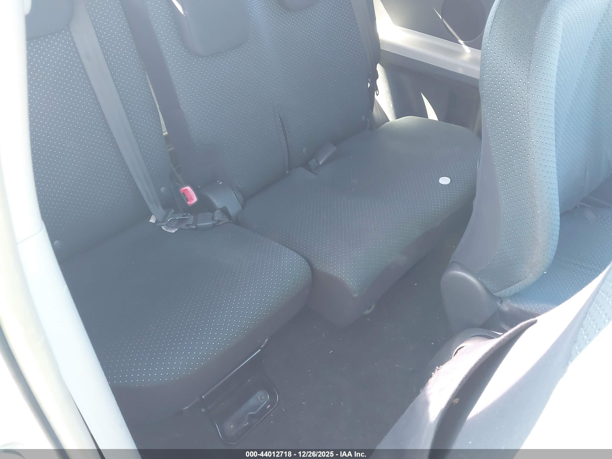 TOYOTA YARIS image 8