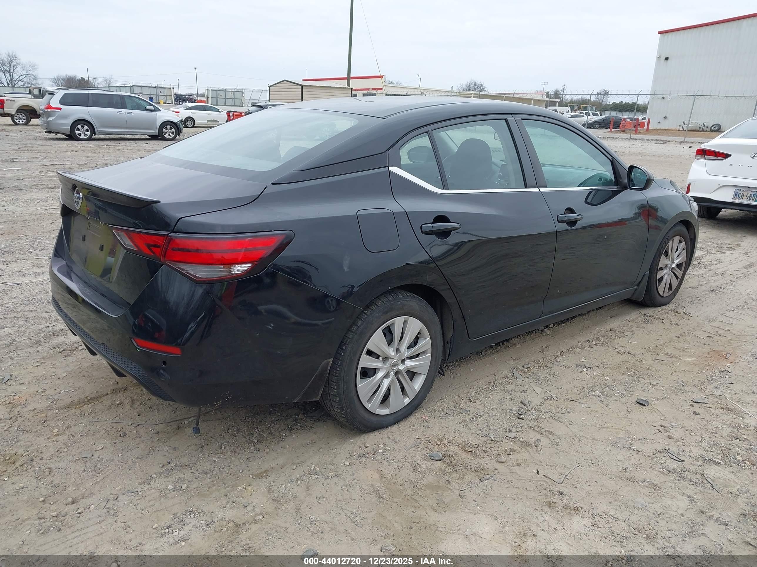 NISSAN SENTRA image 4