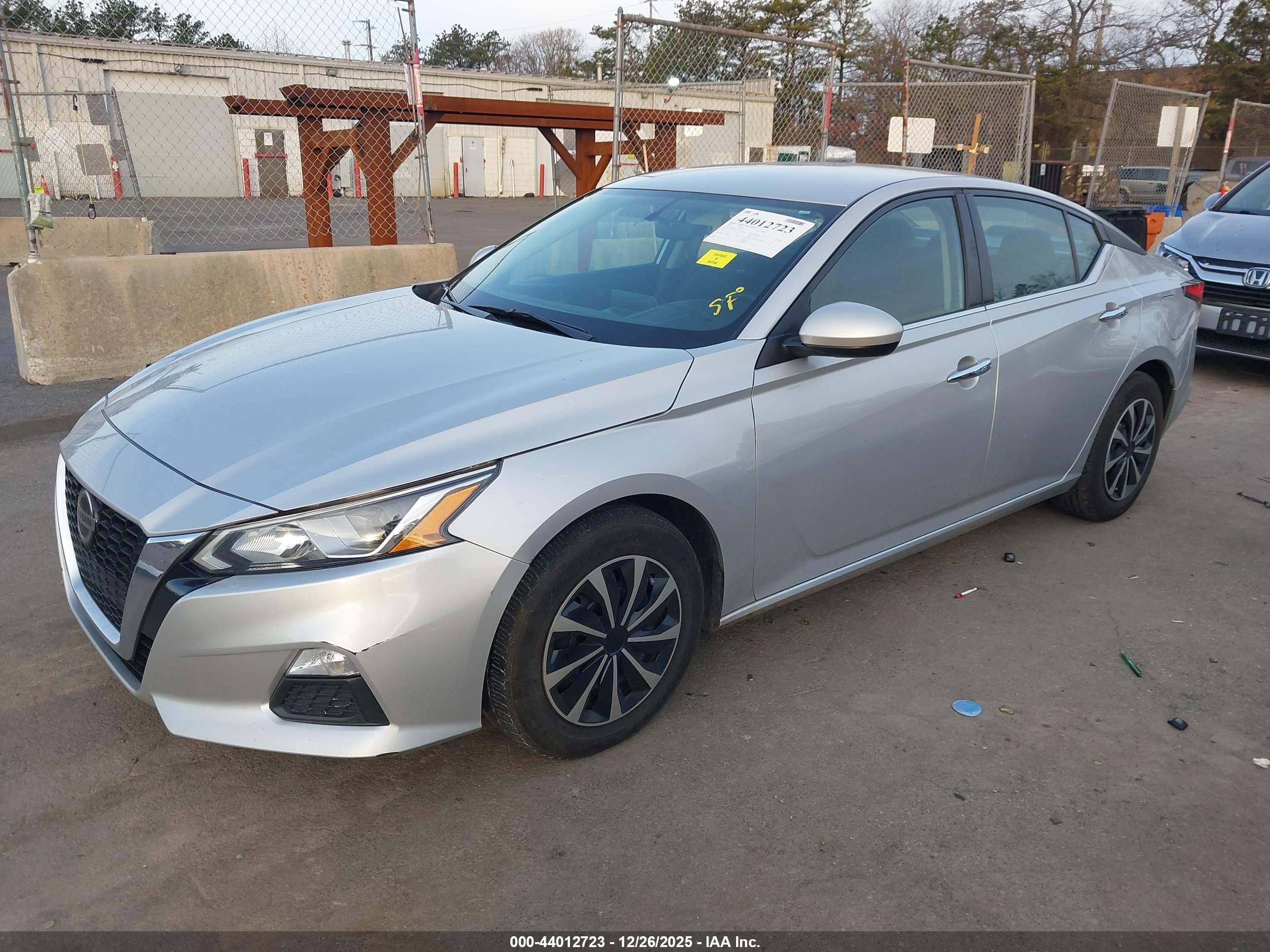 NISSAN ALTIMA image 2