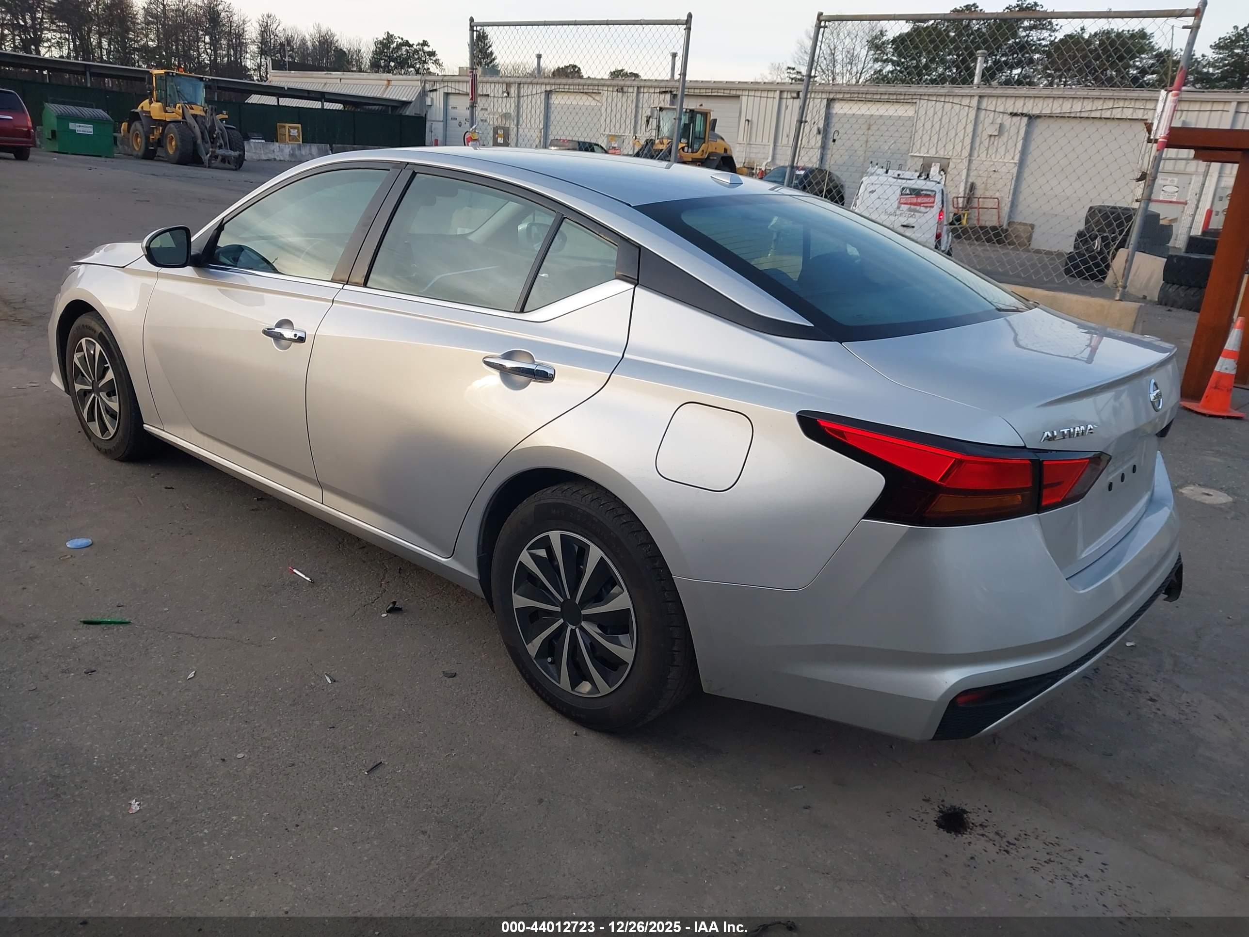 NISSAN ALTIMA image 3
