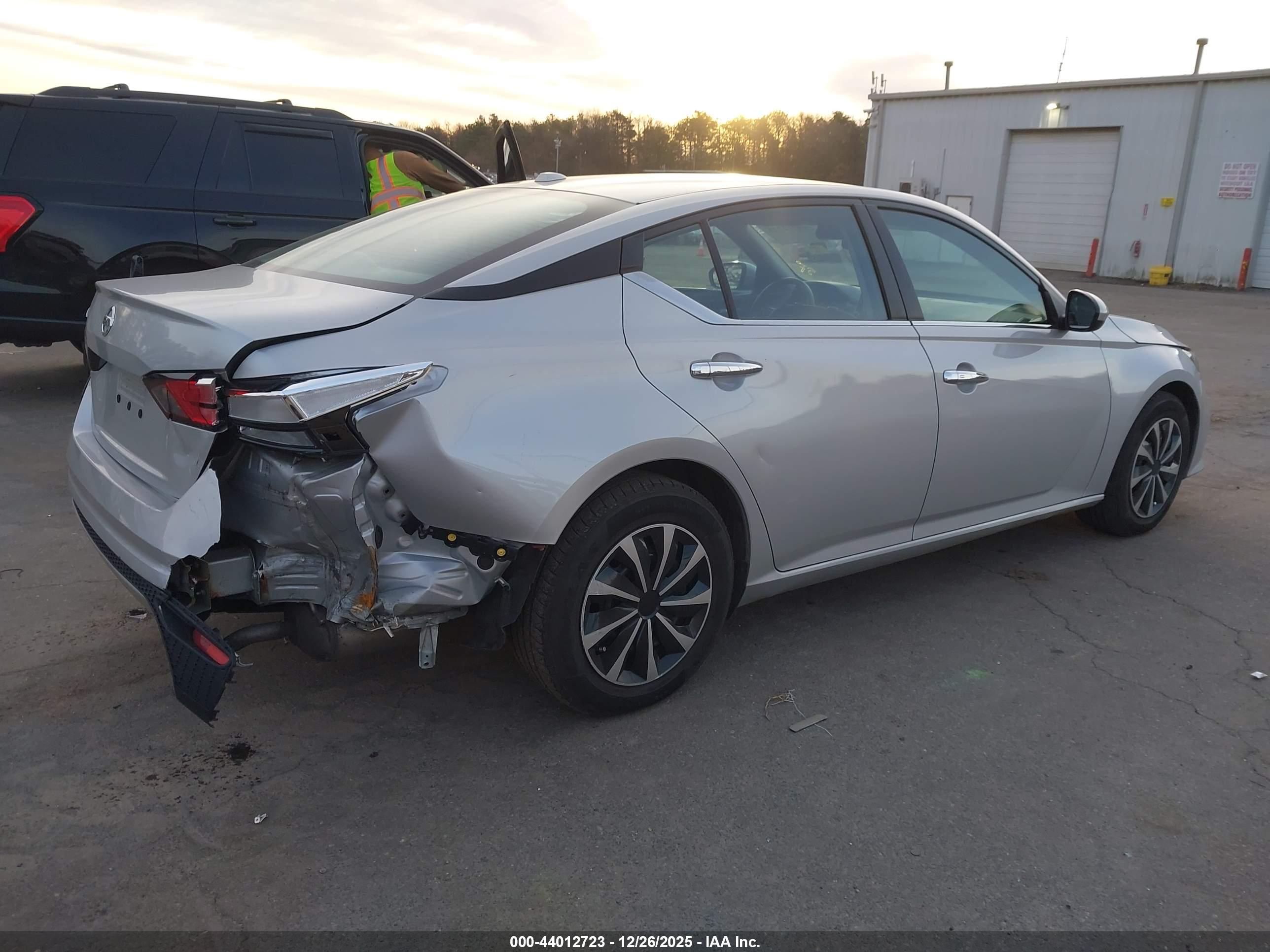 NISSAN ALTIMA image 4