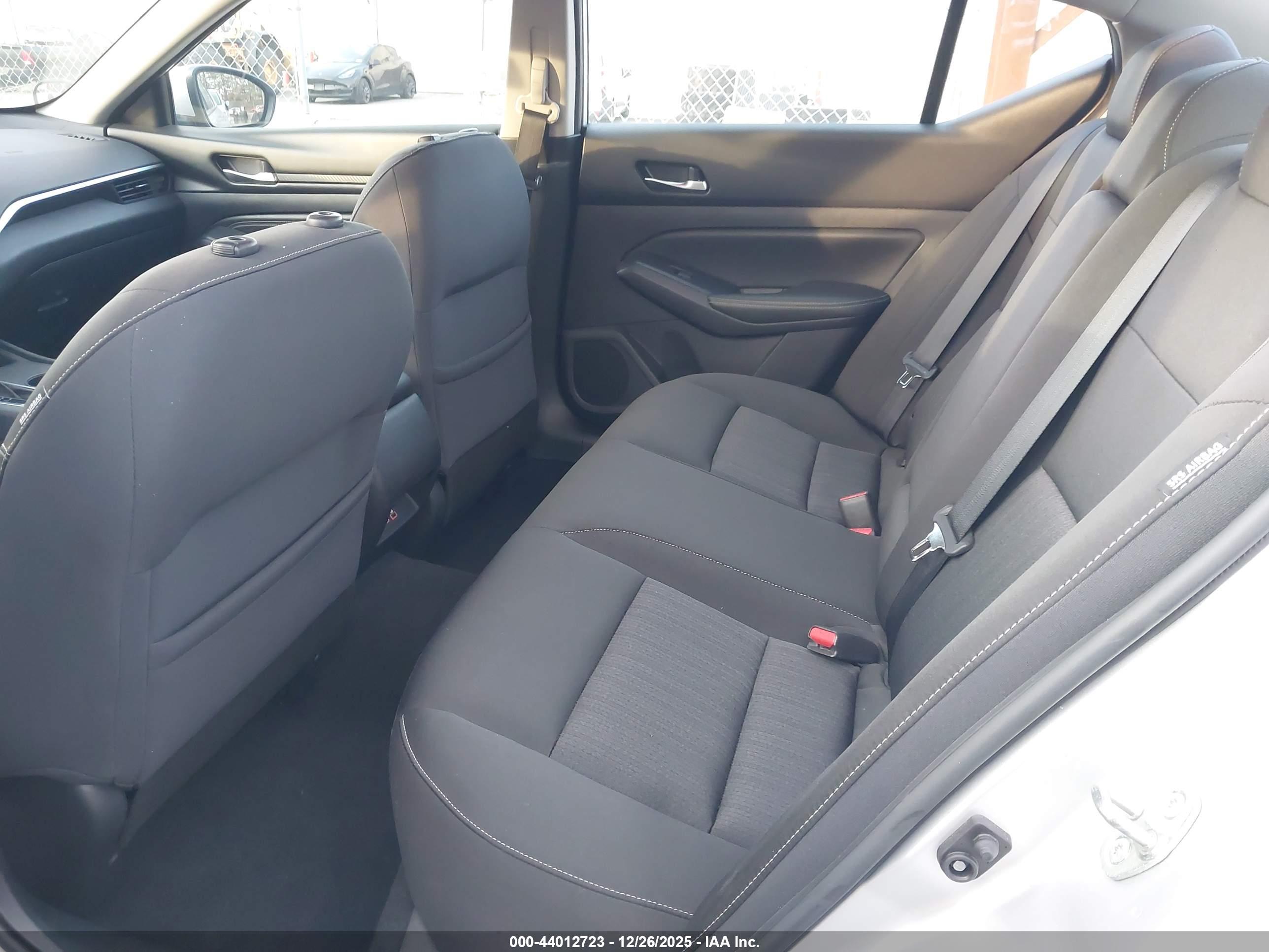 NISSAN ALTIMA image 8