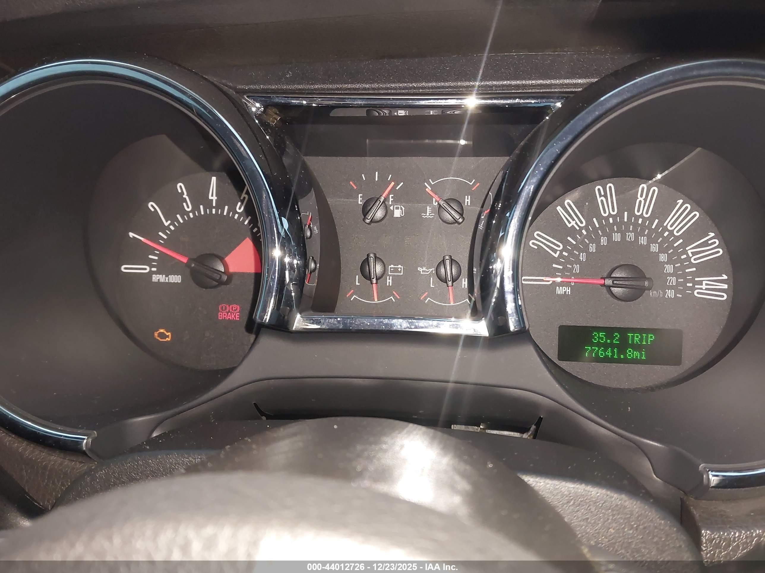 FORD MUSTANG image 7
