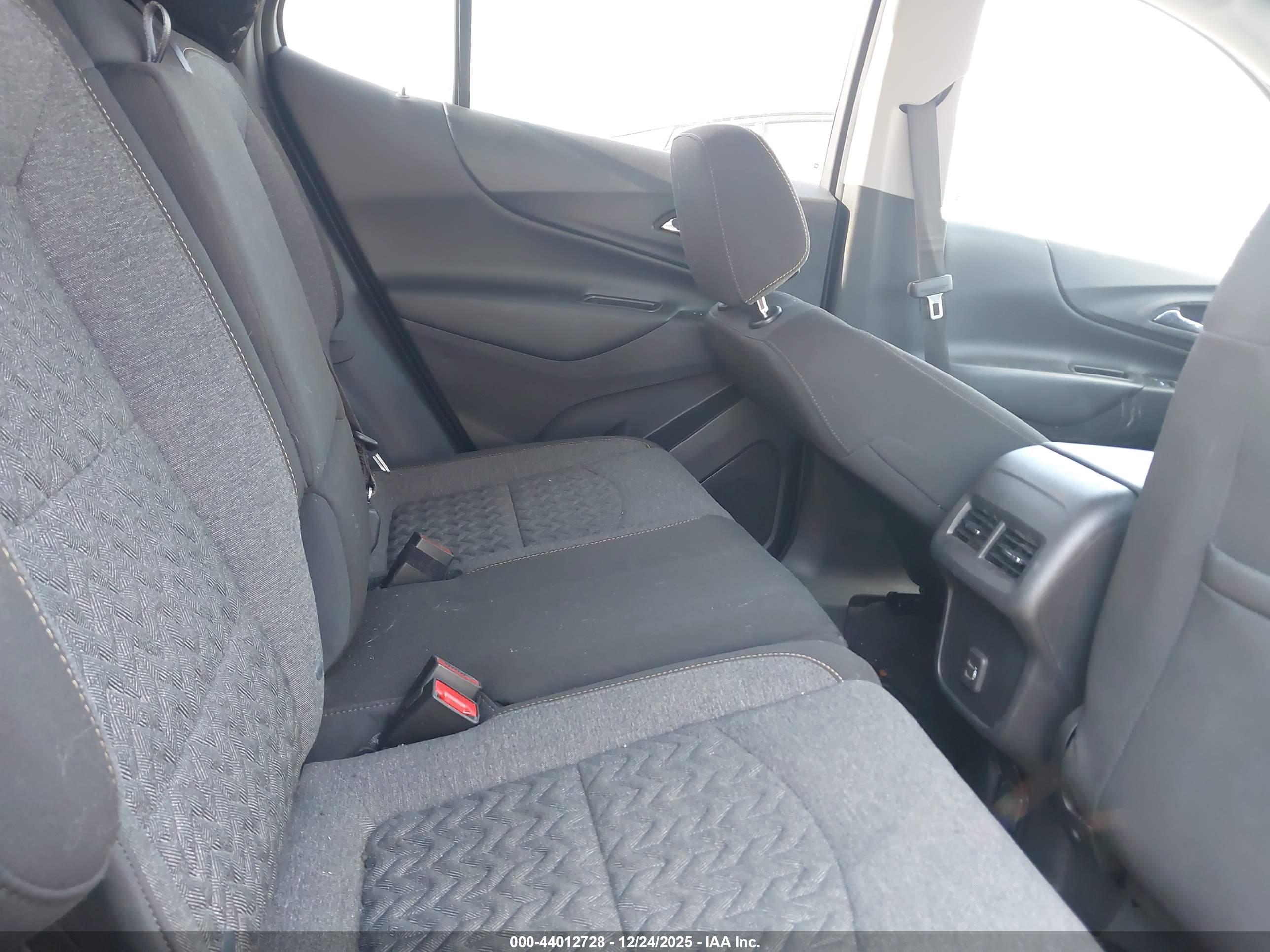 CHEVROLET EQUINOX image 8